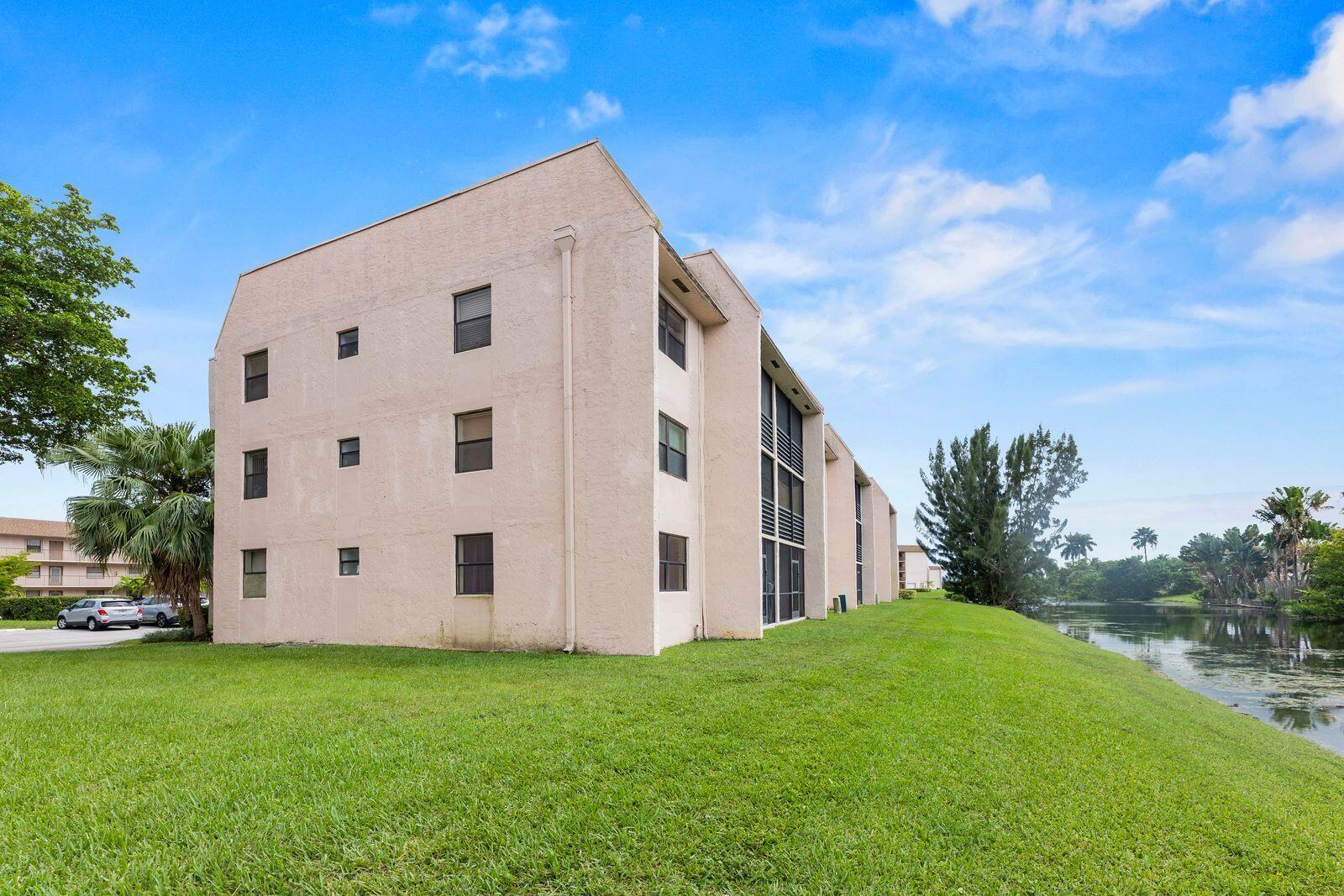 10442 Sunrise Lakes Boulevard # 212 — Photo 3