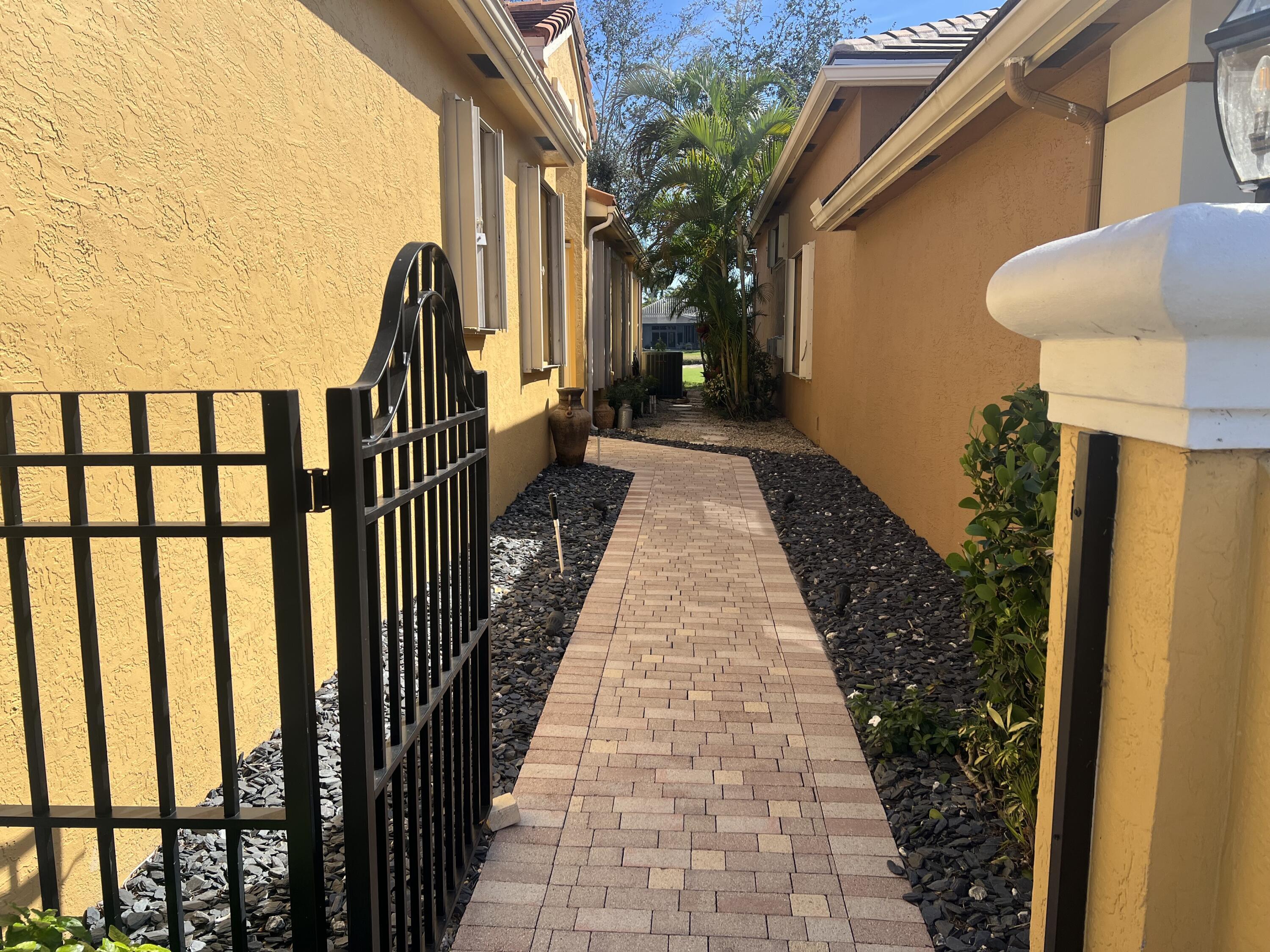 4194 IMPERIAL ISLE Drive — Photo 2