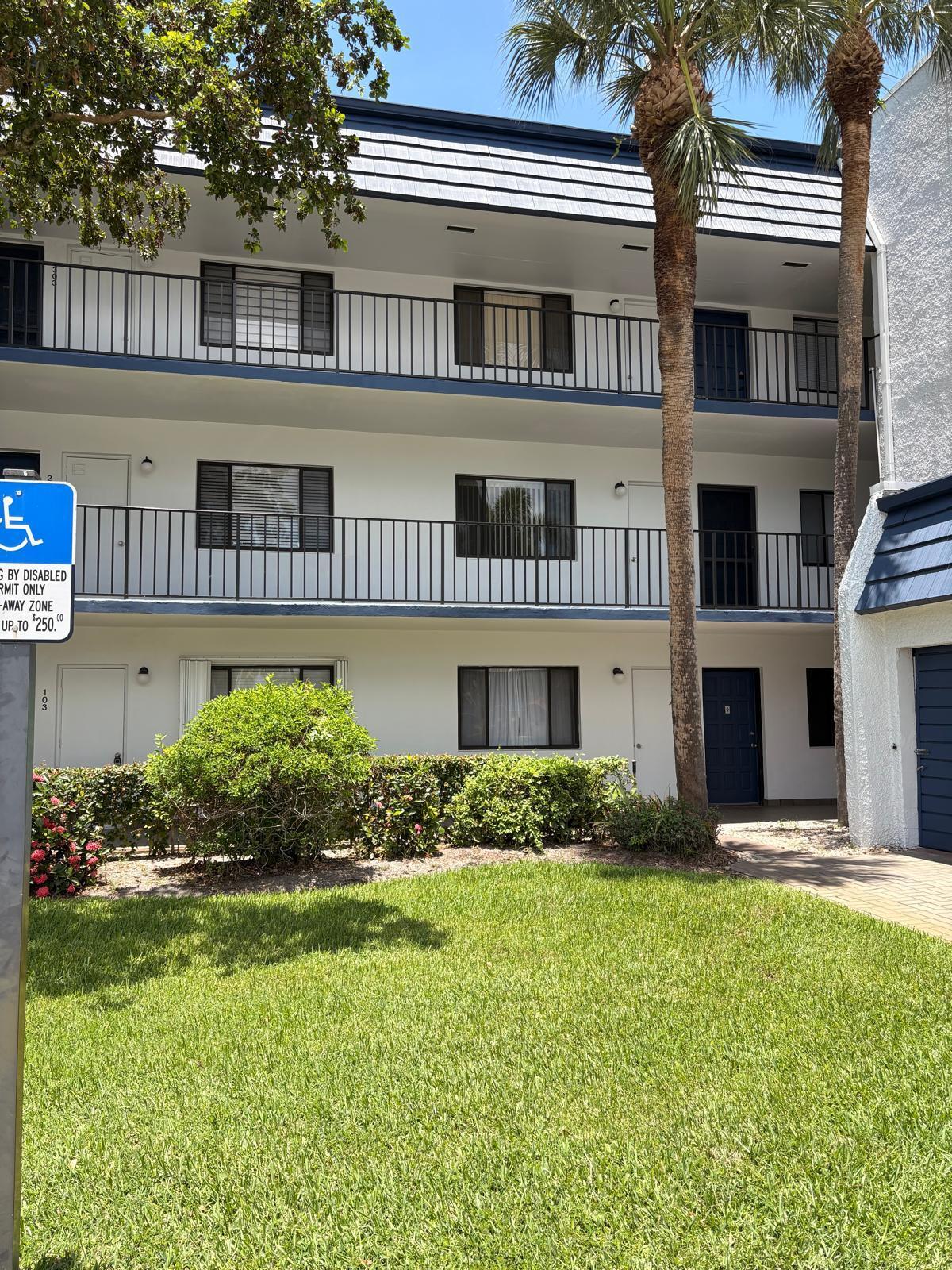 4465 LUXEMBURG Court # 204, Lake Worth FL 33467