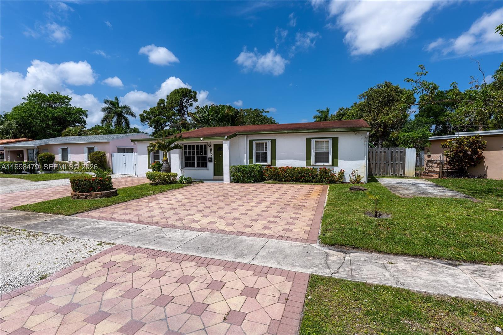 807 SW 26th Ct, Fort Lauderdale FL 33315