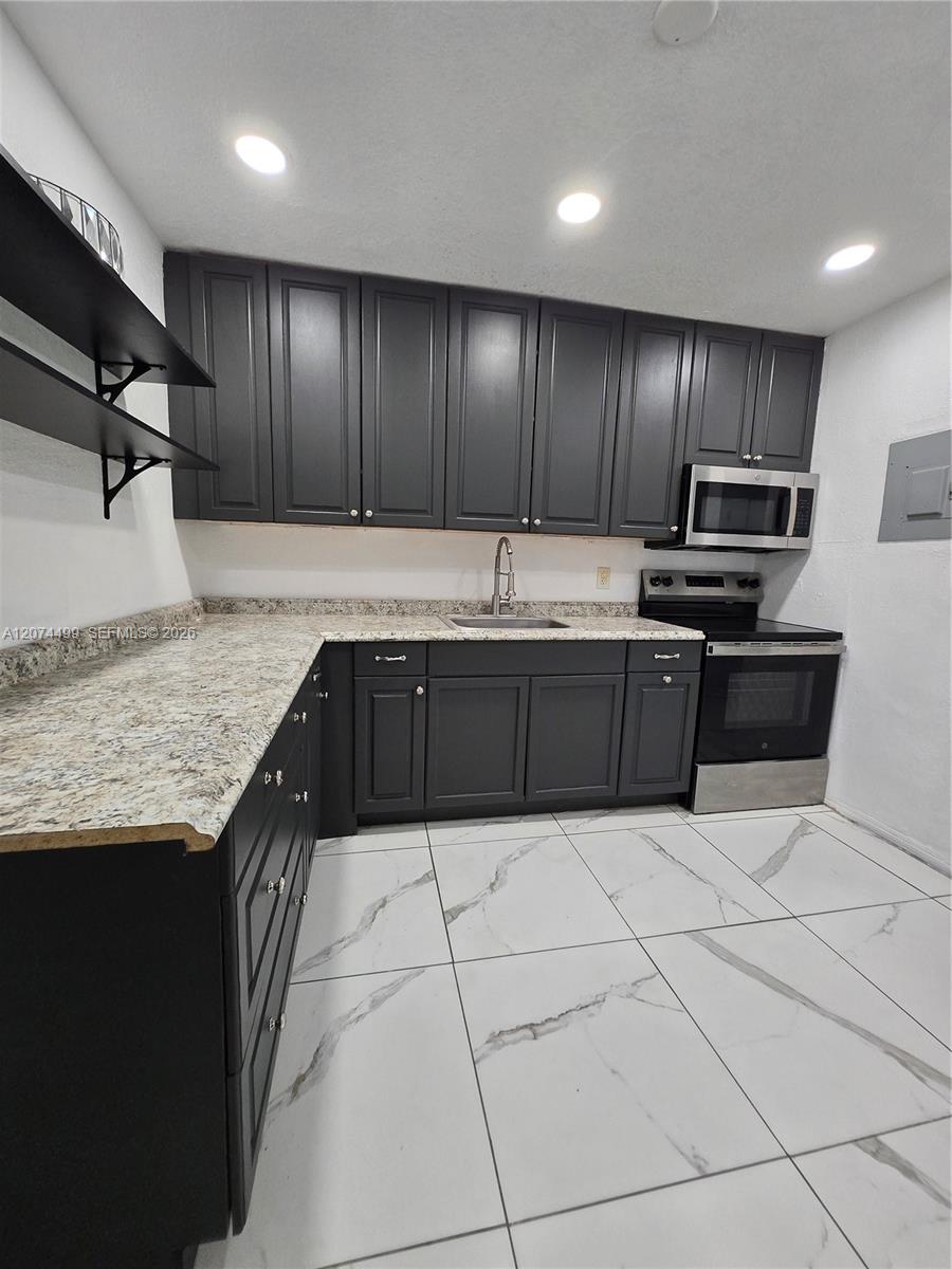 154 NW 14th Way # B, Dania Beach FL 33004