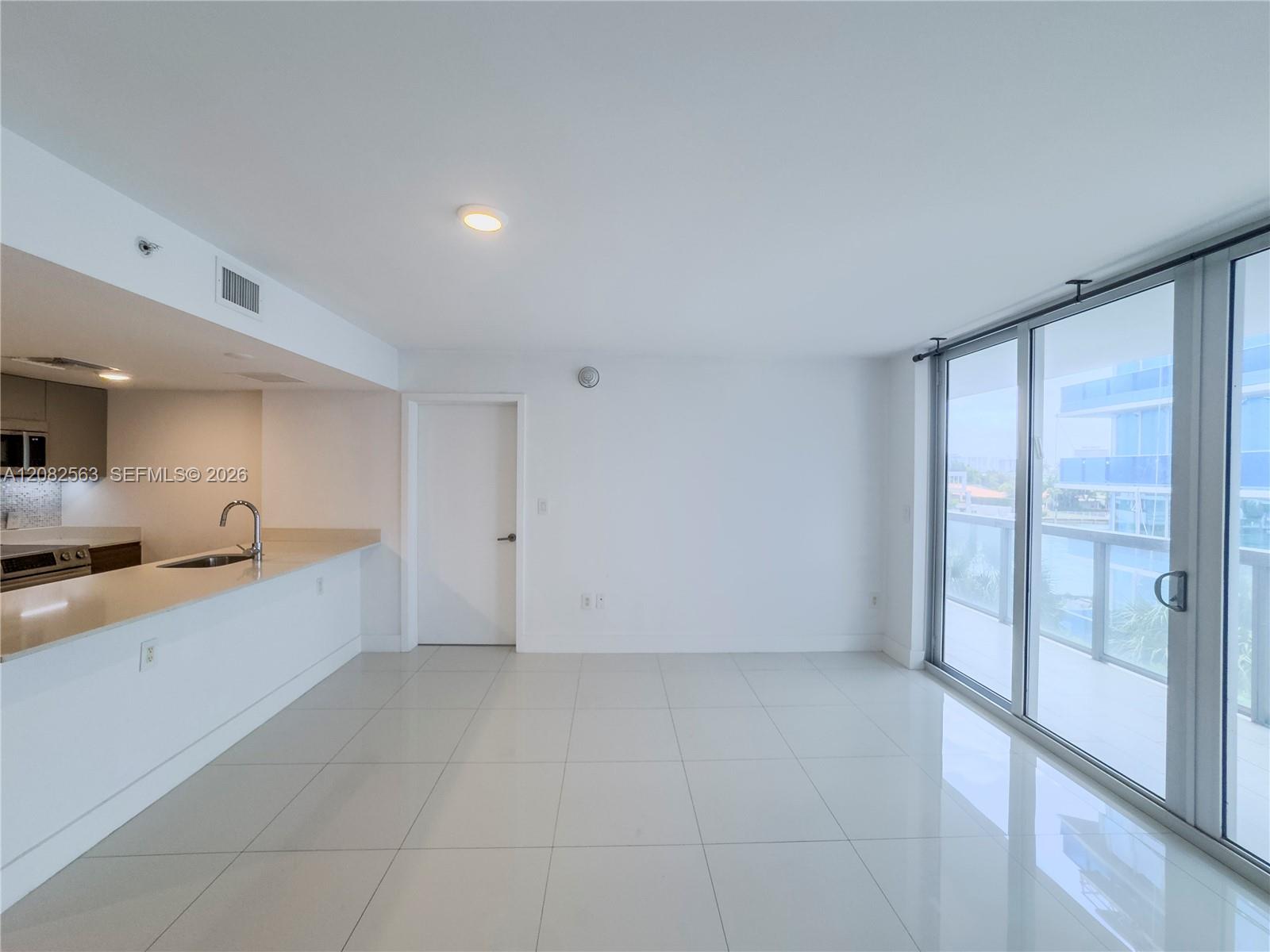9261 E Bay Harbor Dr # 405 — Photo 5