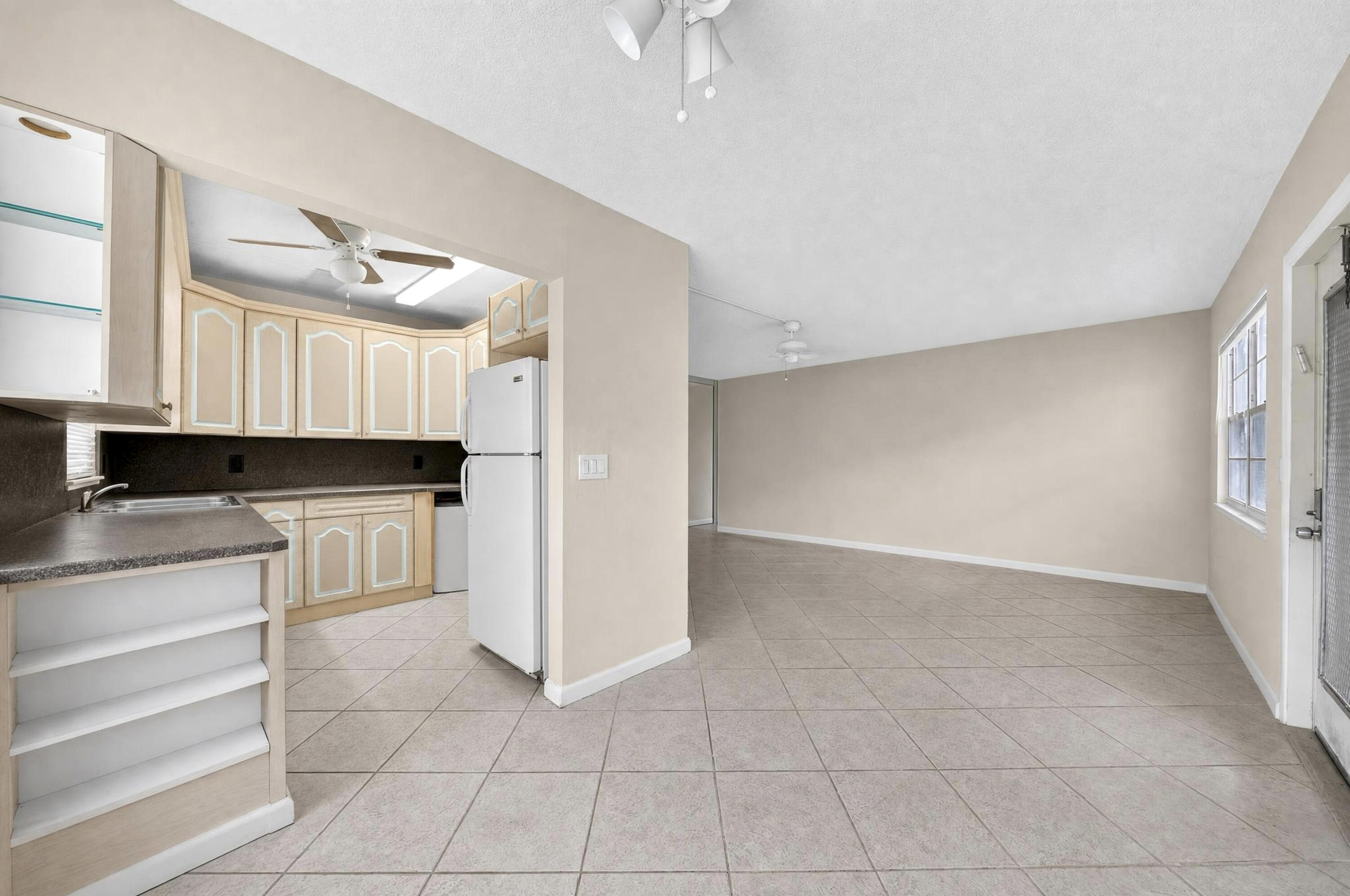 169 Westbury J # 169 — Photo 5