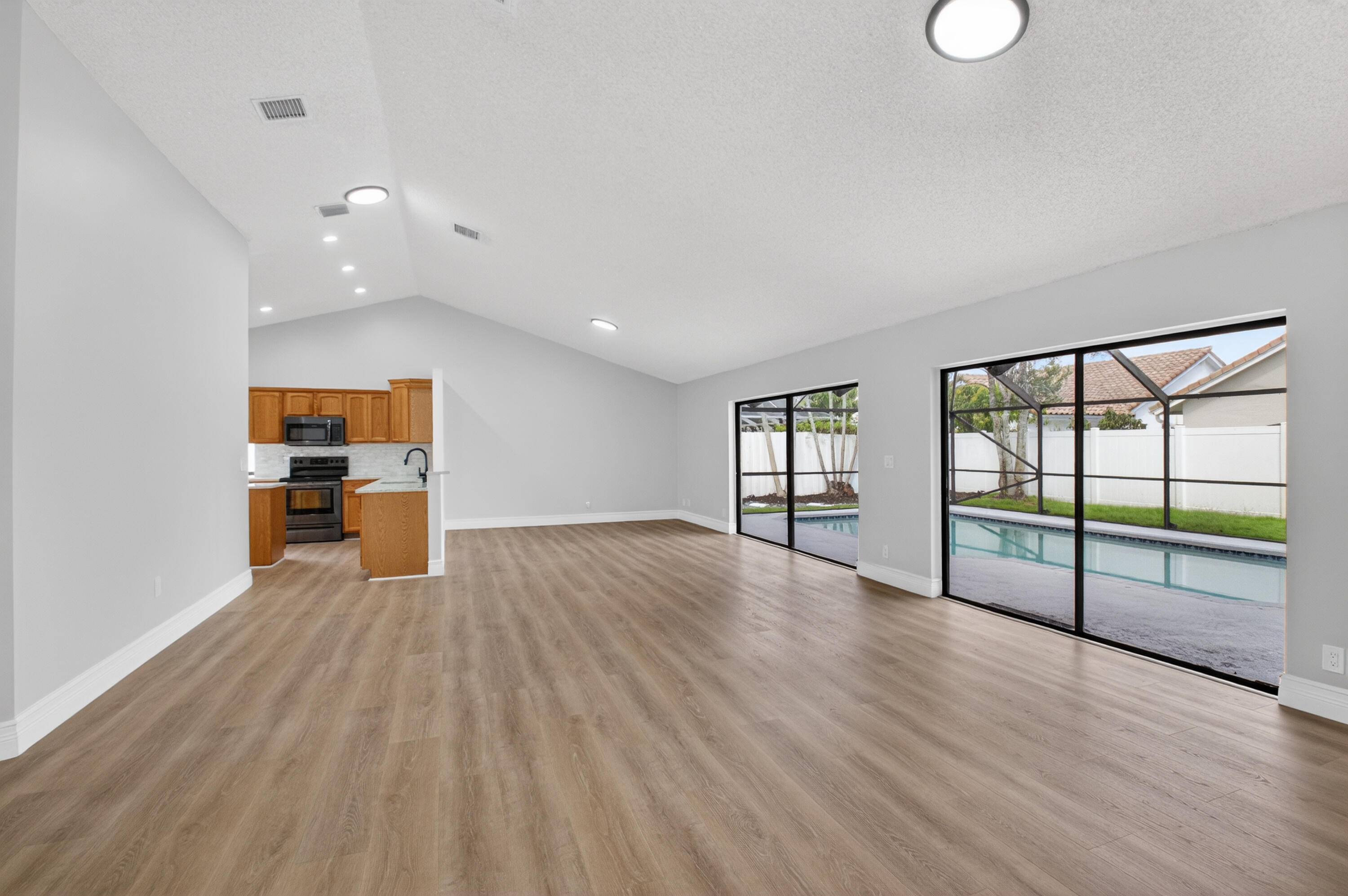 9537 Majestic Way — Photo 5