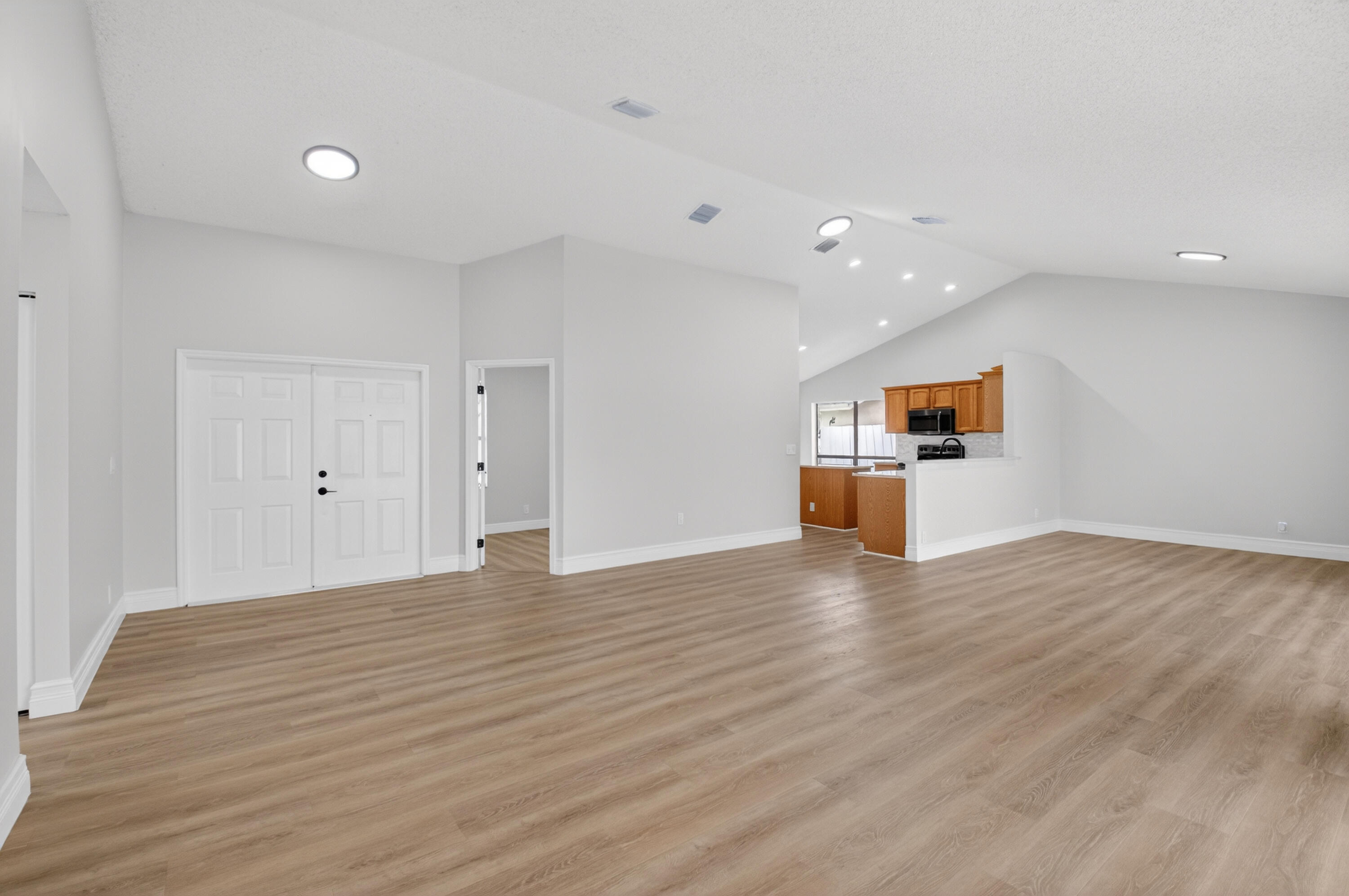 9537 Majestic Way — Photo 4