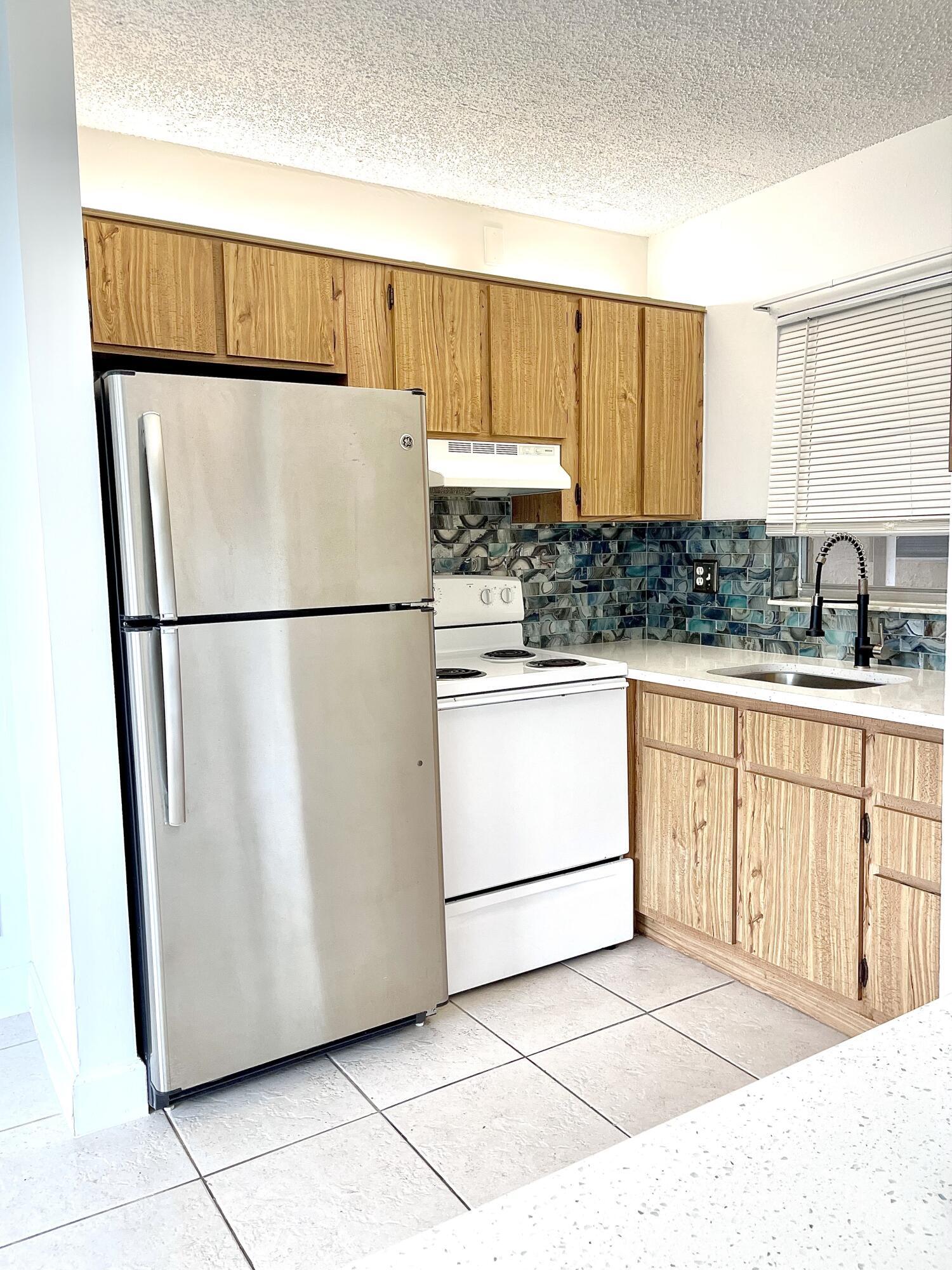 3822 N University Drive # 3822 — Photo 2