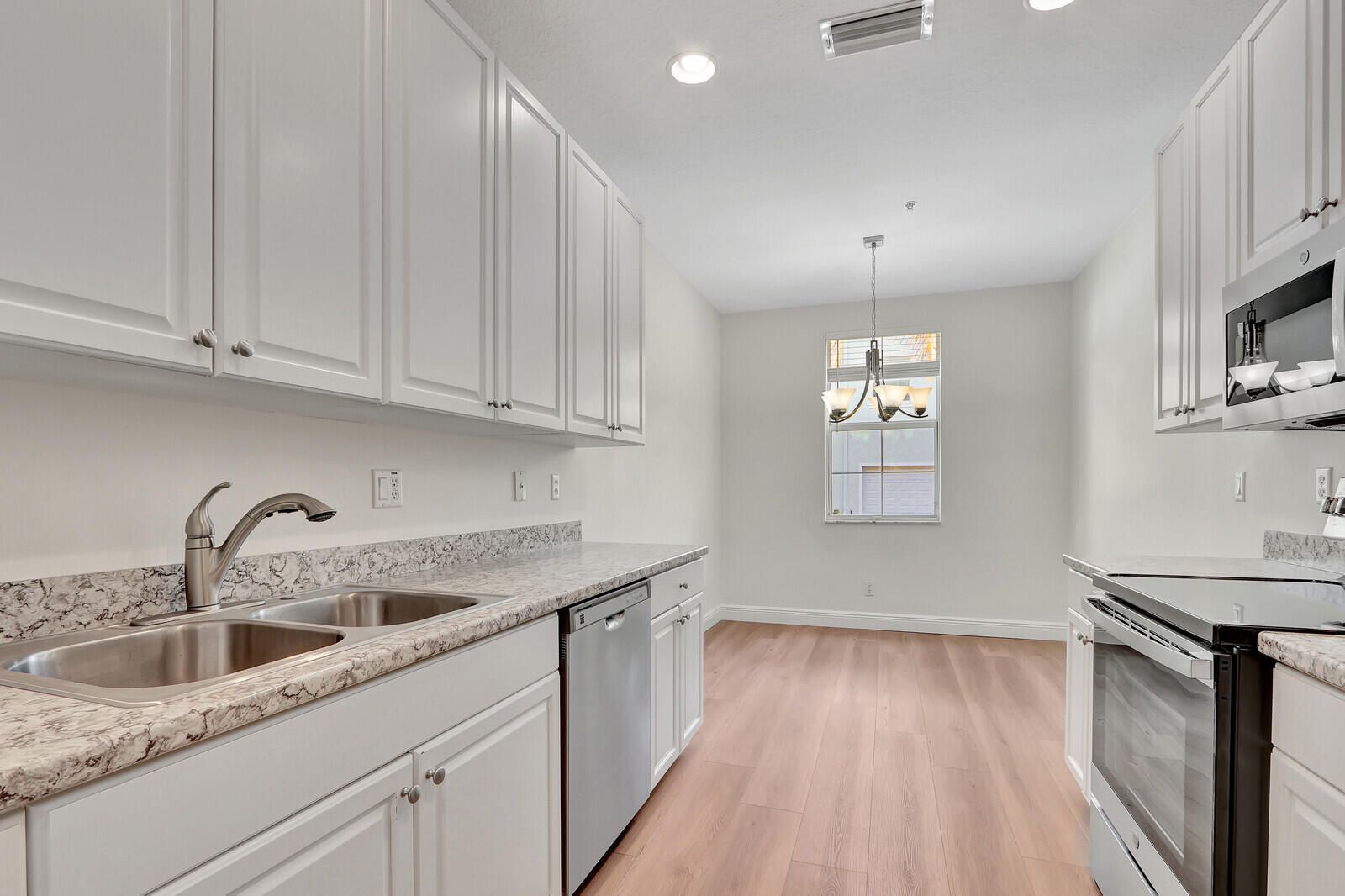 4313 PARKSIDE Drive — Photo 5