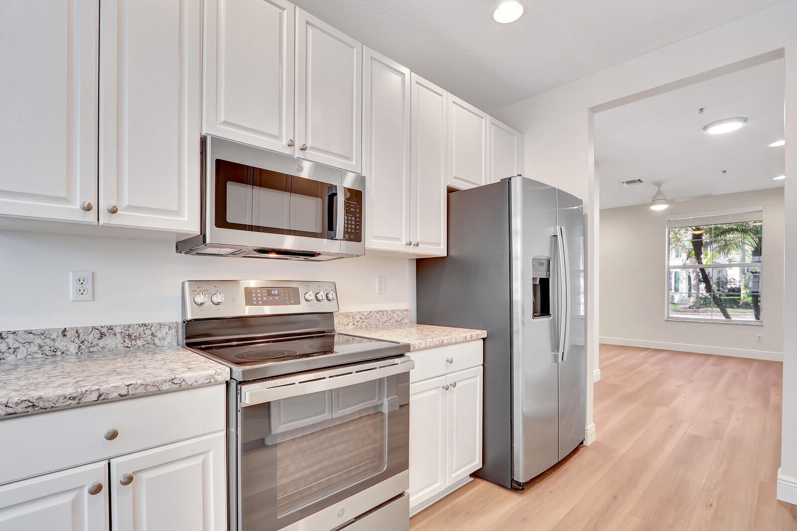 4313 PARKSIDE Drive — Photo 3