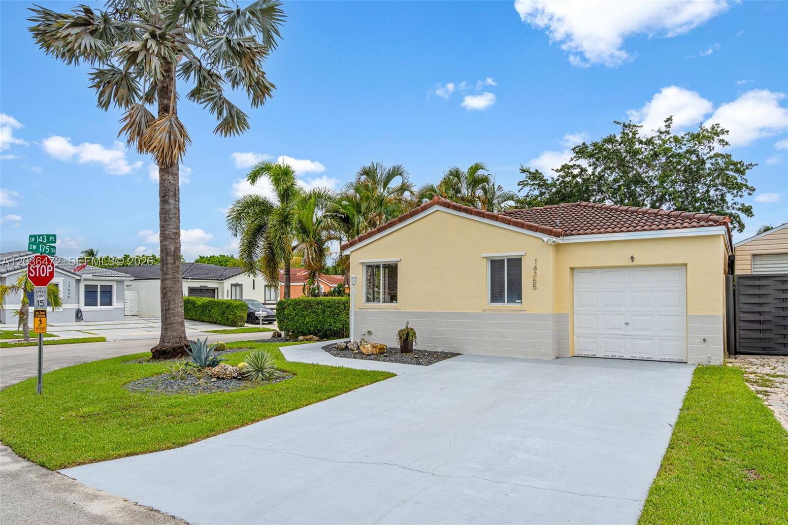 14365 SW 175th Ter — Photo 3