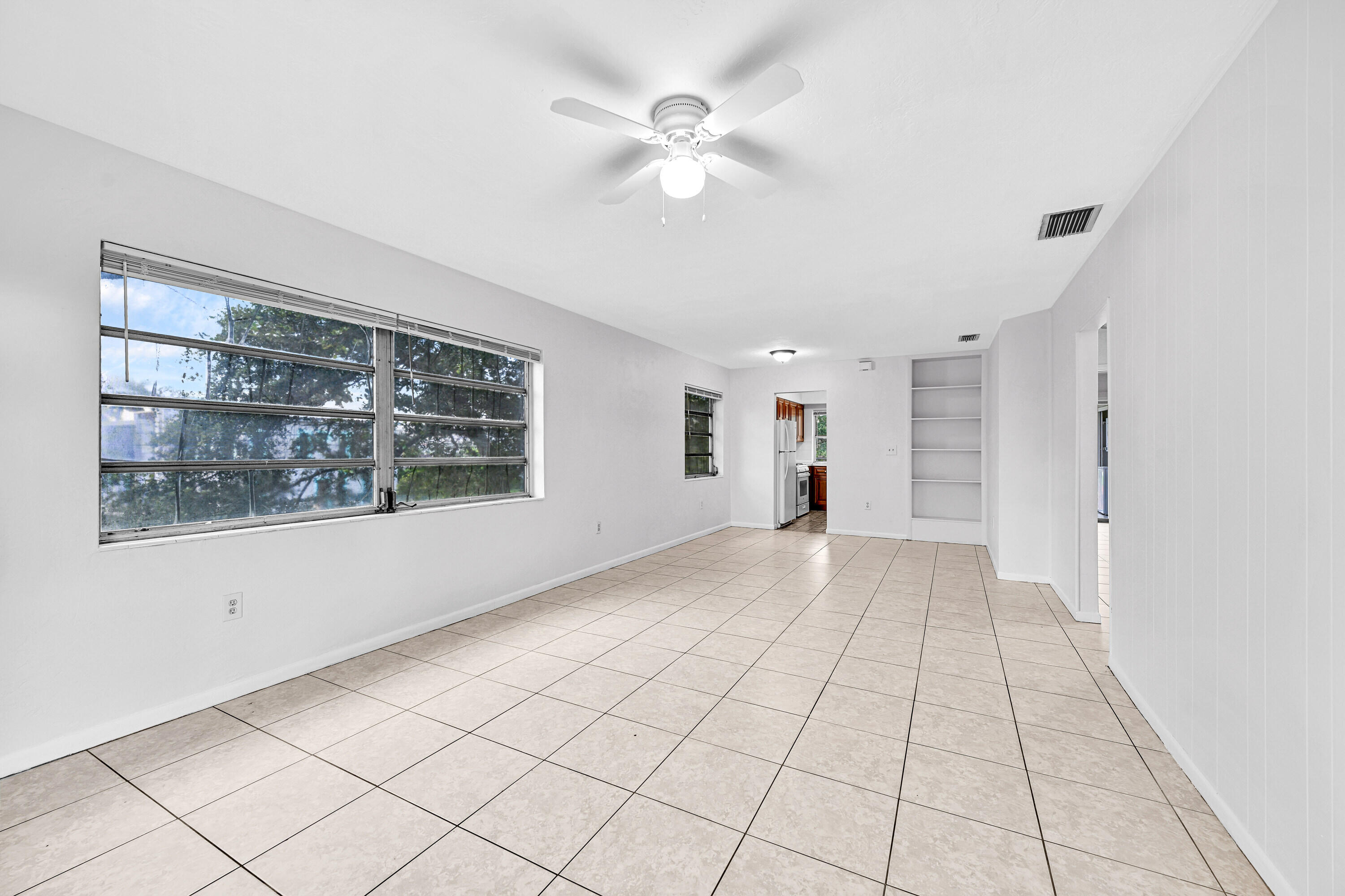 199 SW 15th Street # 3 — Photo 3