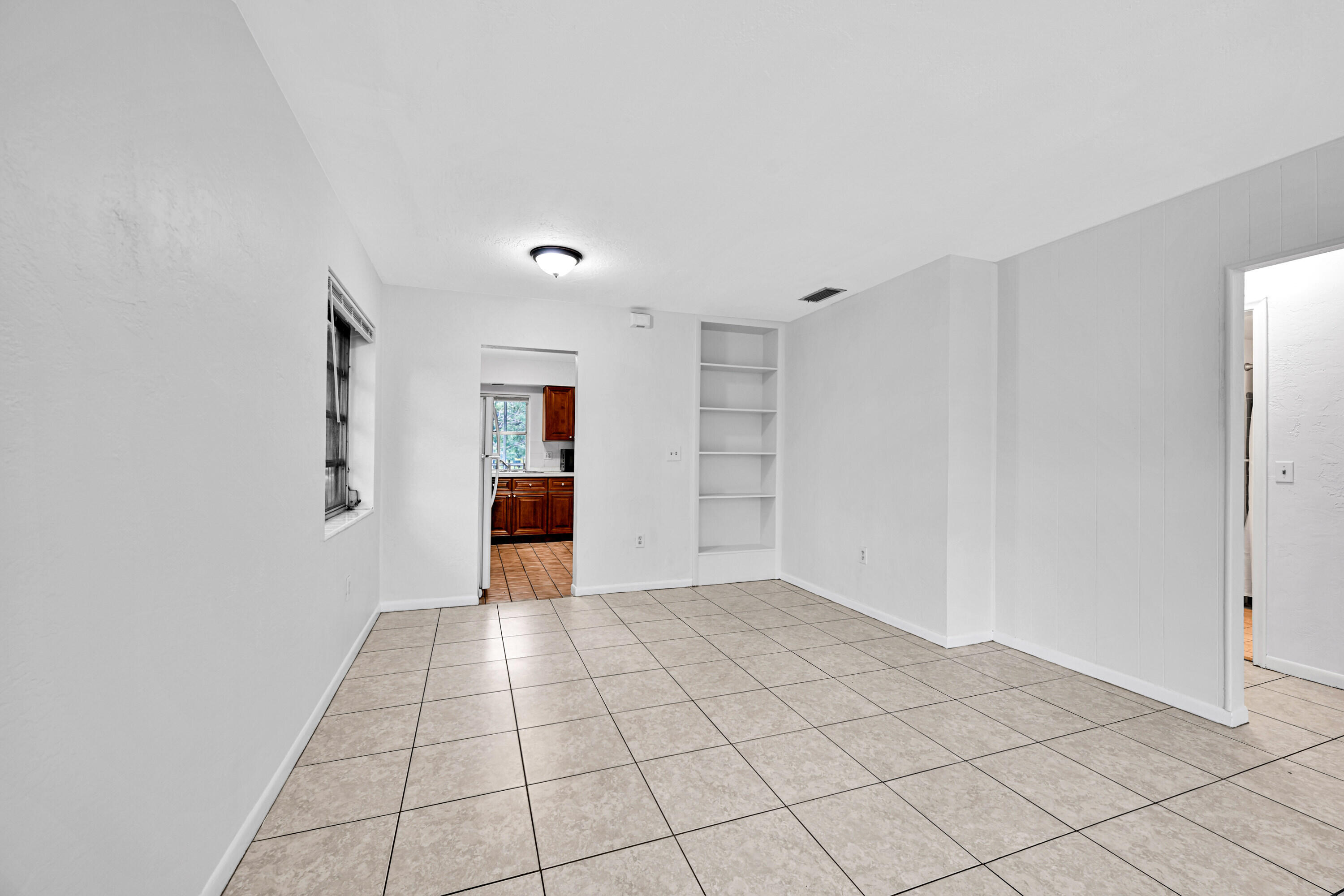 199 SW 15th Street # 3 — Photo 4