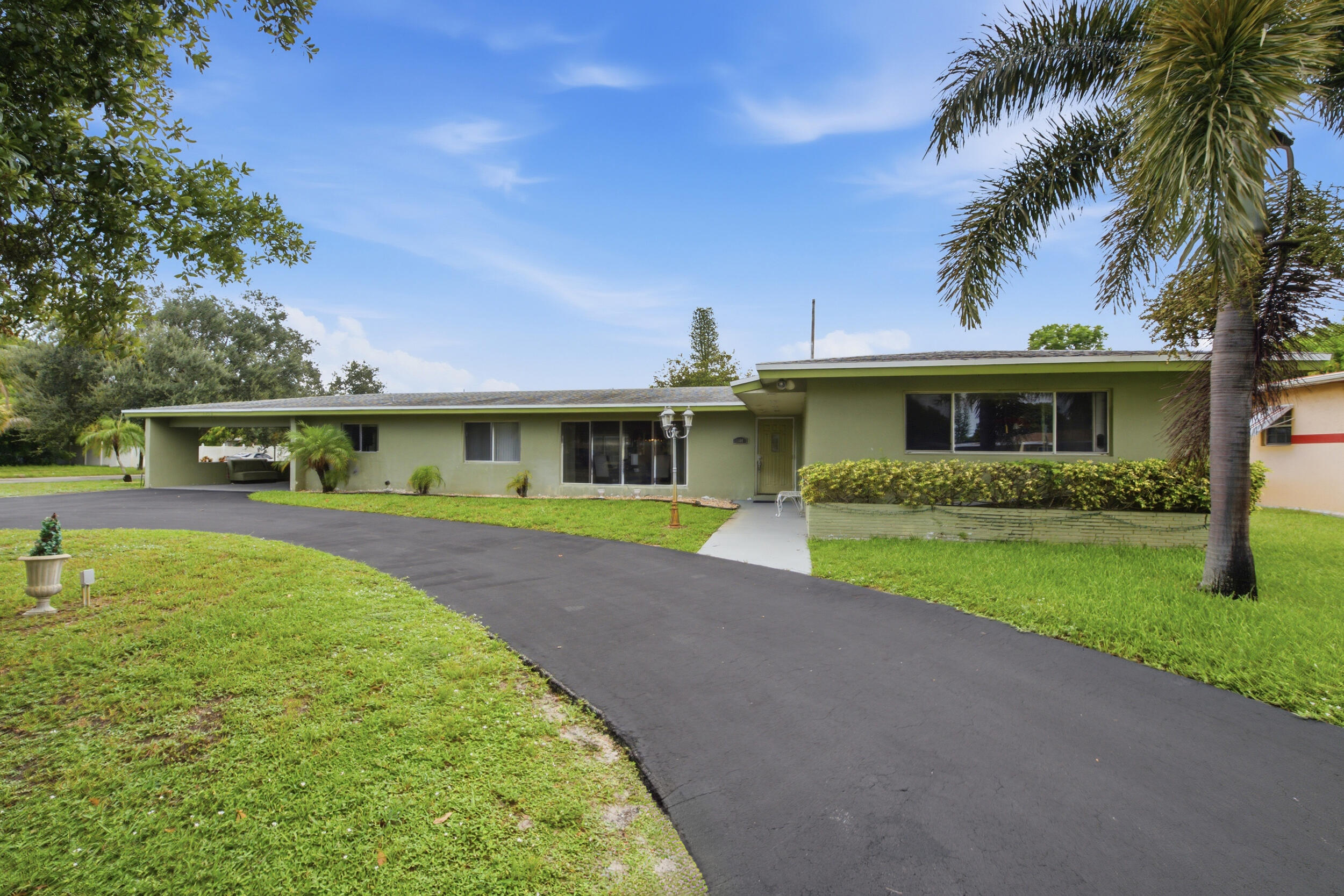 1000 WYOMING Avenue, Fort Lauderdale FL 33312