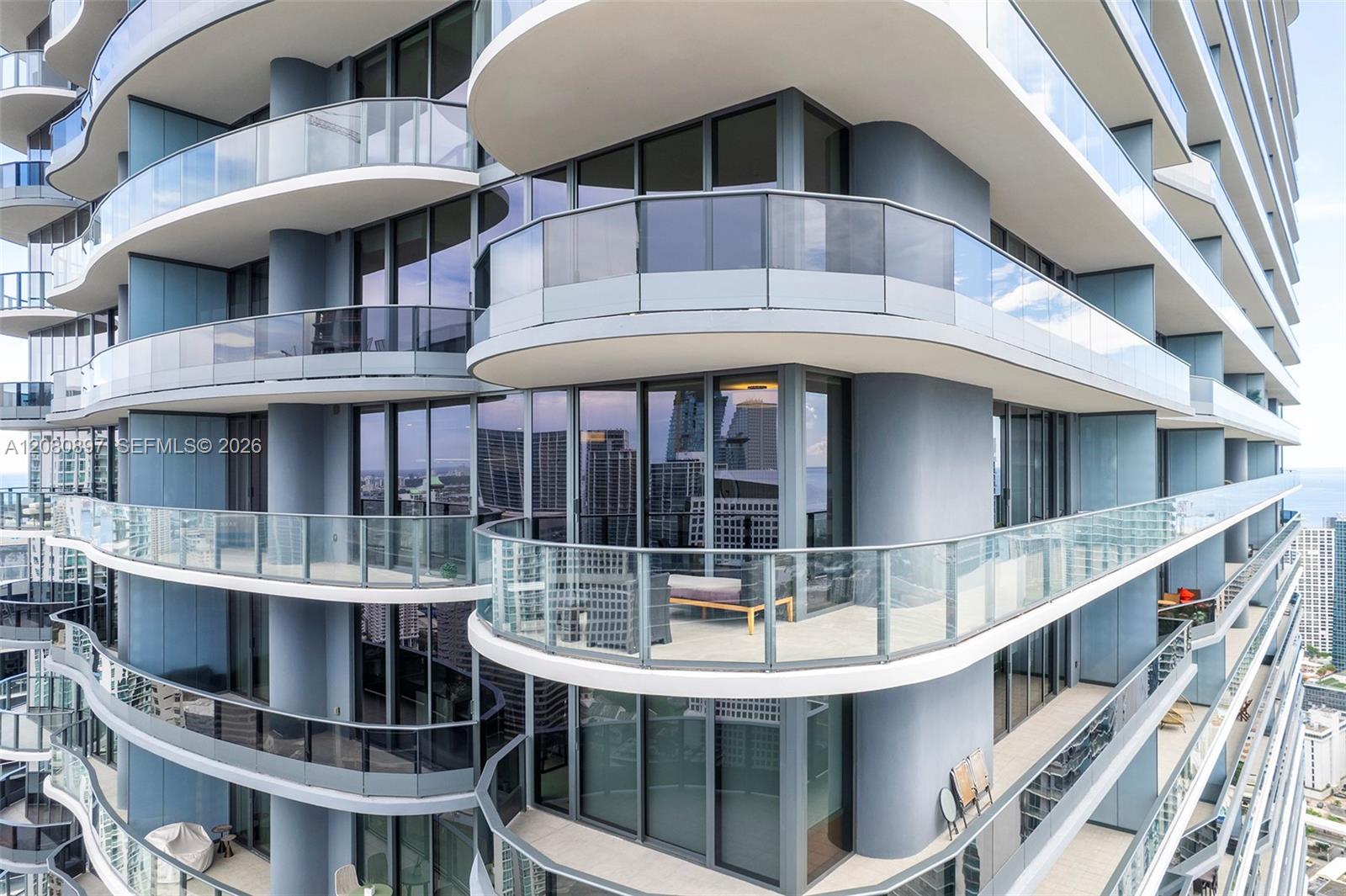 1000 Brickell Plz # PH5307 — Photo 2