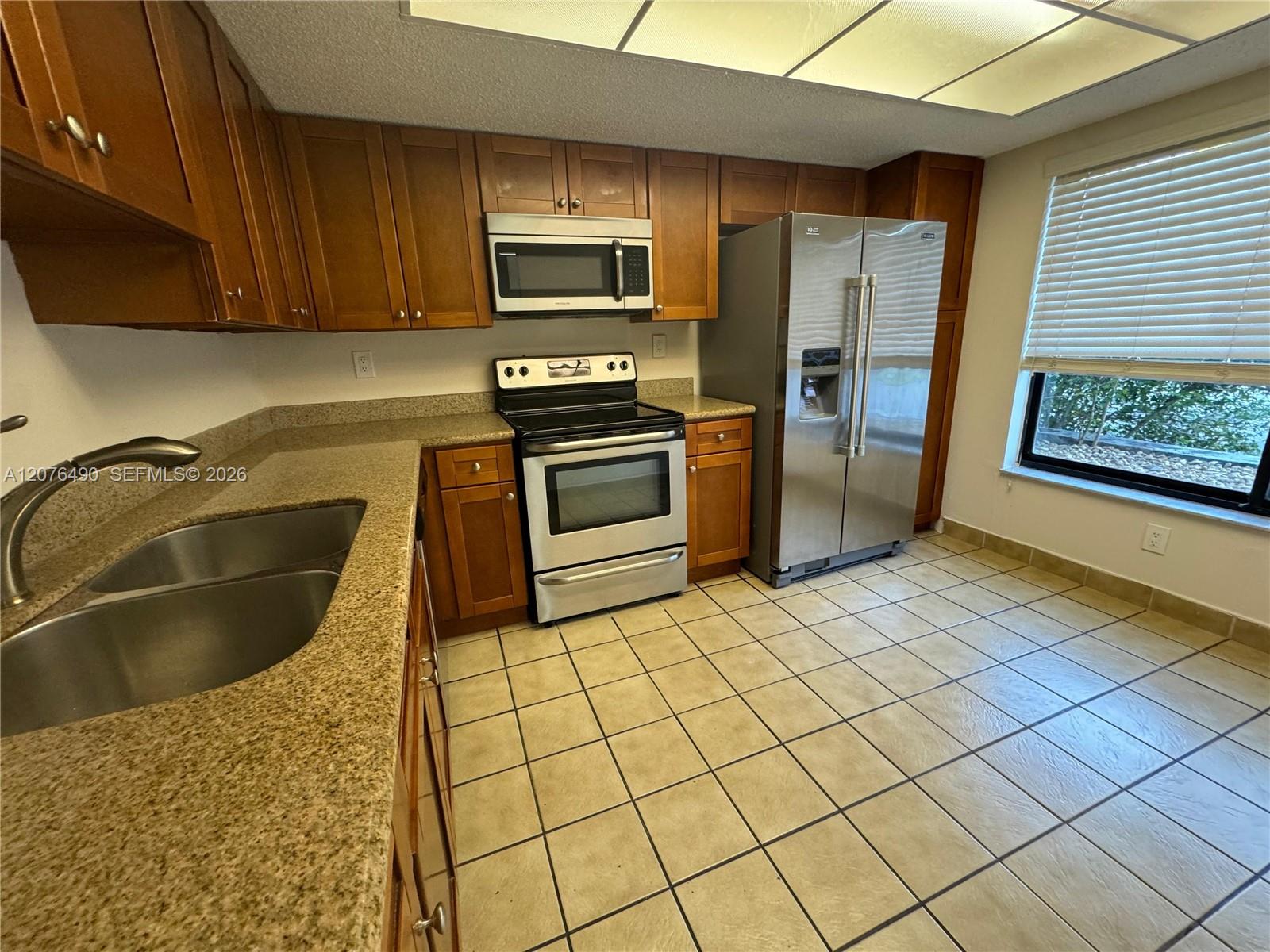 16498 NE 26th Ave # 12 — Photo 4