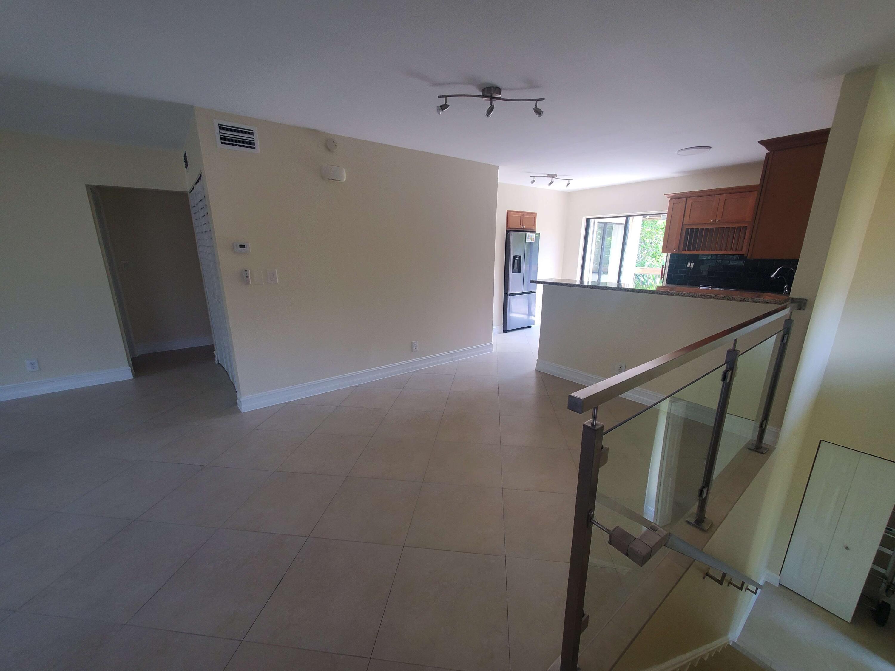 12 Wimbledon Lakes Drive # 250, Plantation FL 33324