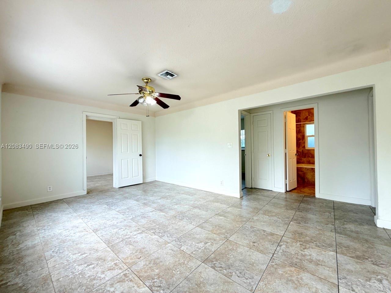 231 NW 4th St — Photo 2