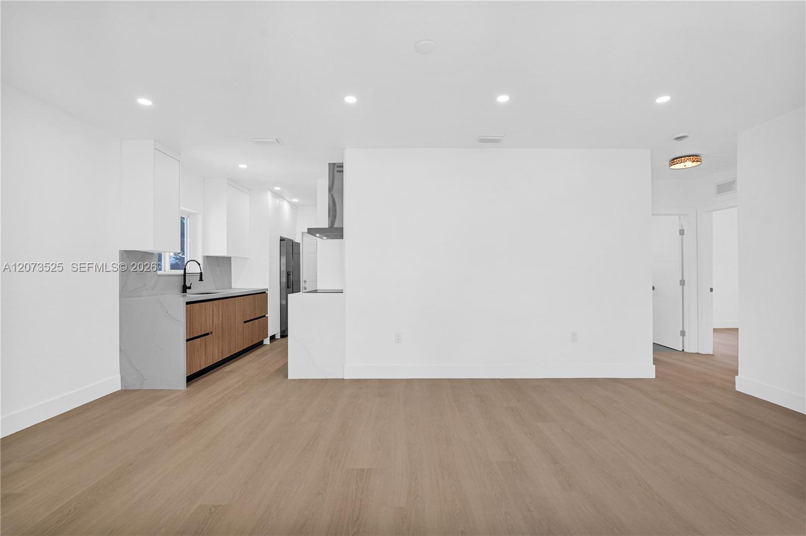 657 Ahmad St — Photo 4