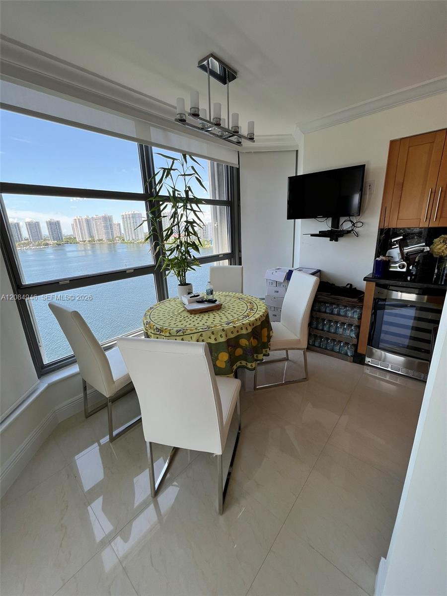 3530 Mystic Pointe Dr # 1215 — Photo 4