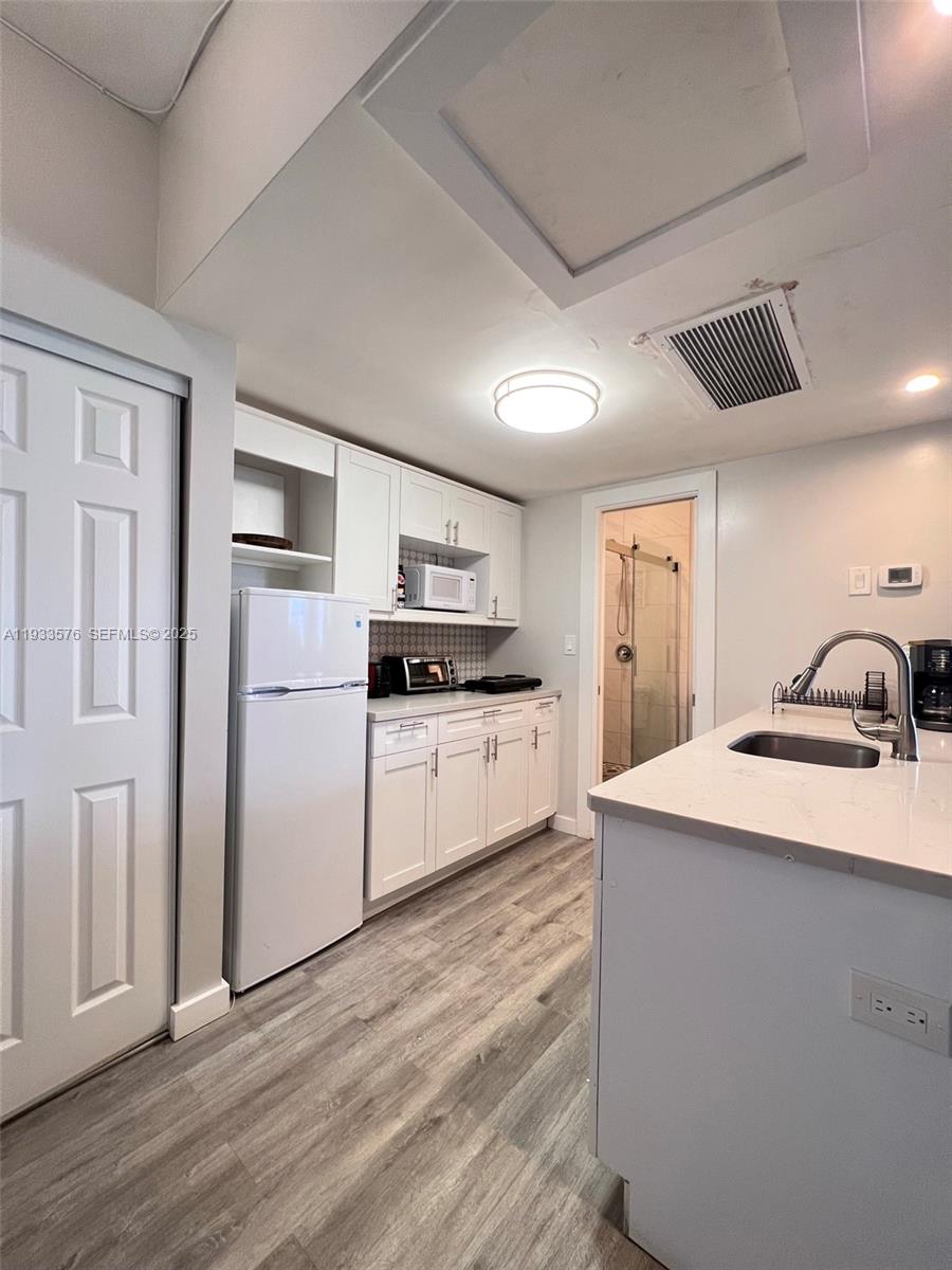 26 Diplomat Pkwy # 2308, Hallandale Beach FL 33009