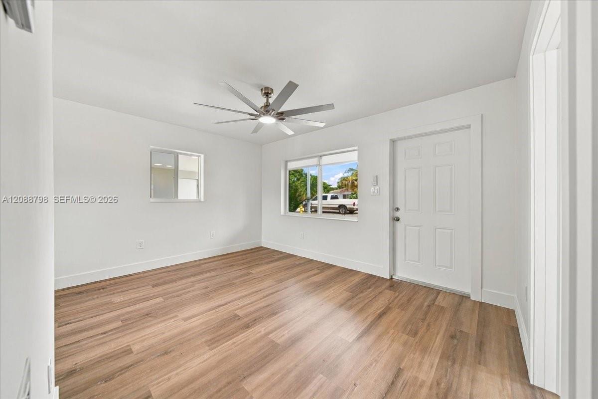 6510 SW 20th Ct — Photo 3