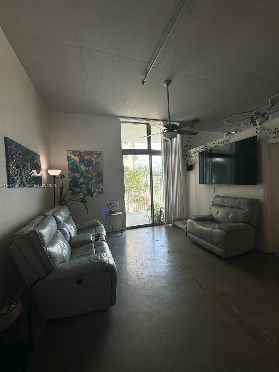 2100 Van Buren St # 216 — Photo 2