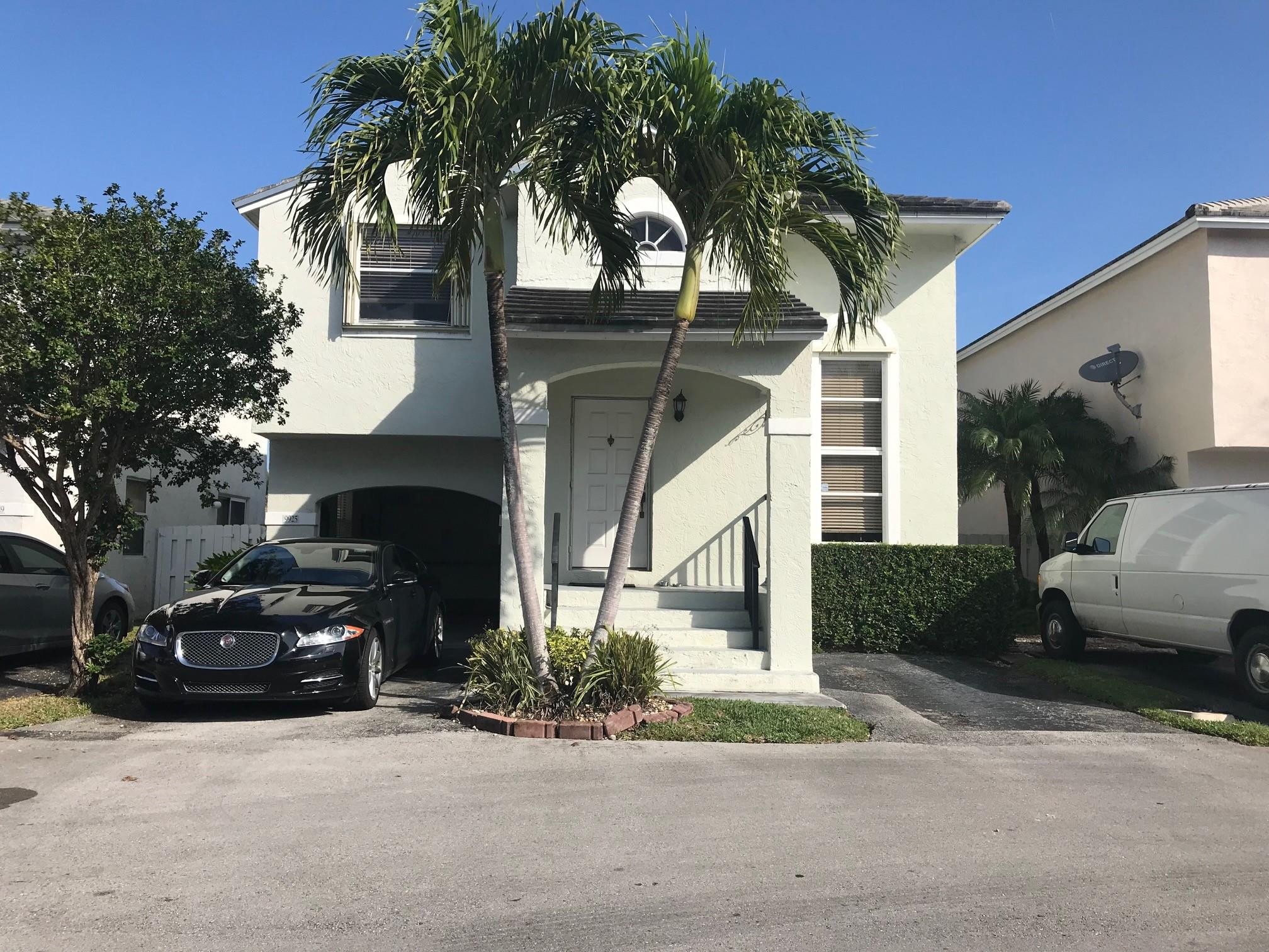 9925 NW 9TH Court, Plantation FL 33324