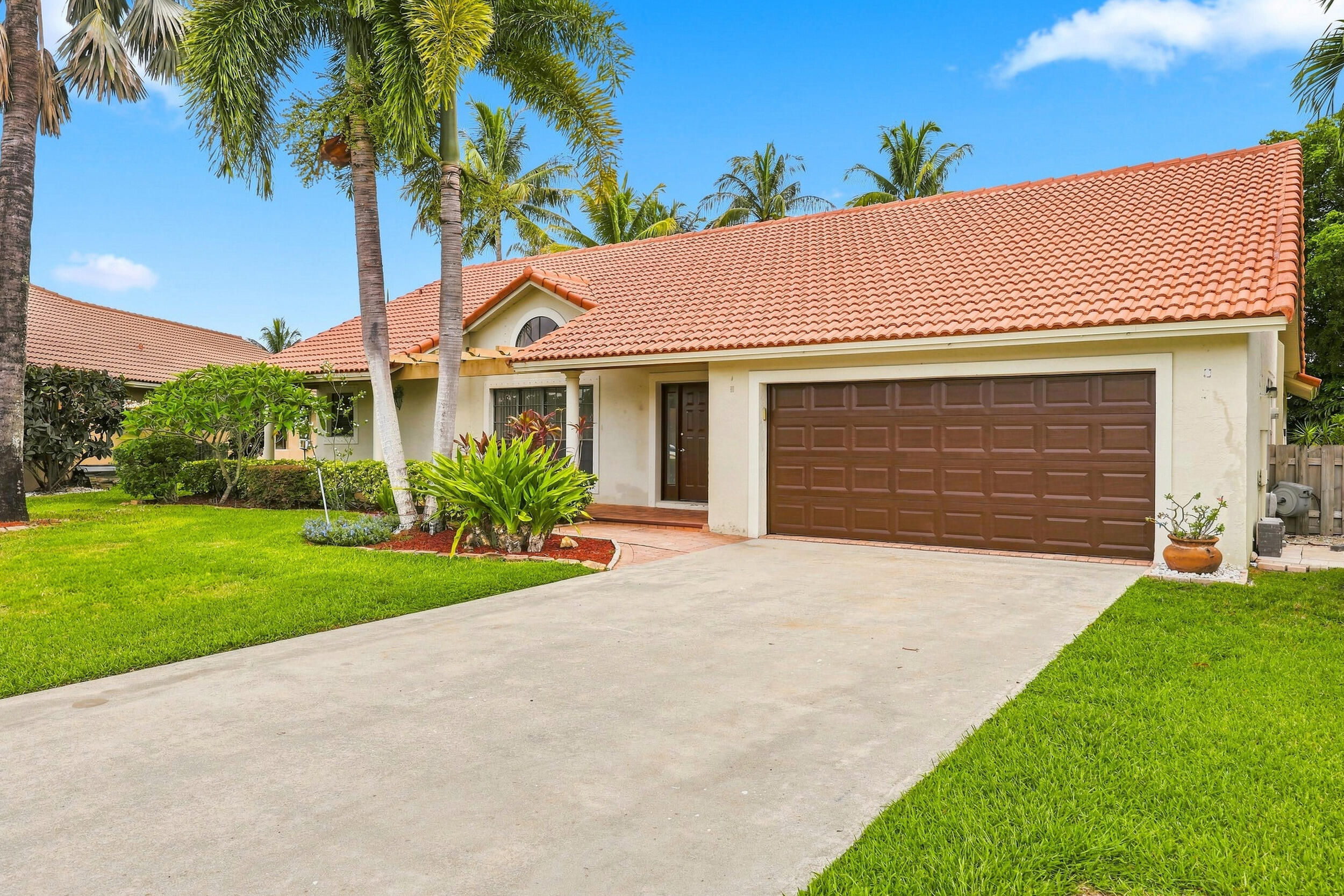 10798 CYPRESS BEND Drive — Photo 2
