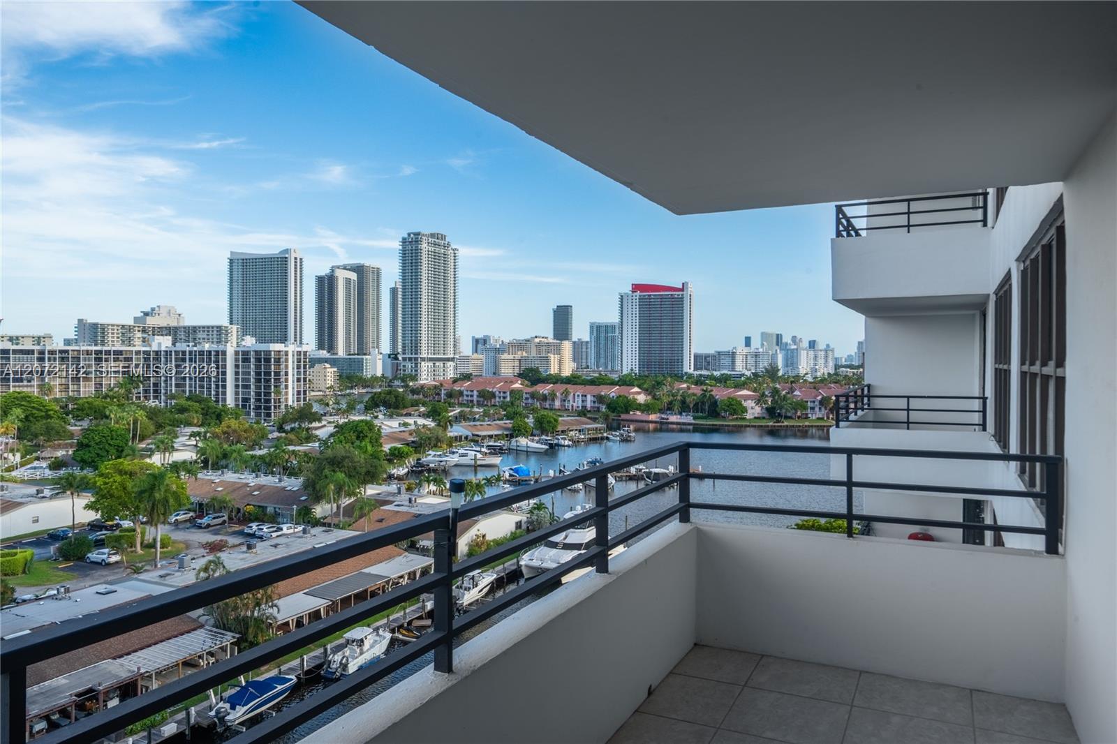 2500 Parkview Dr # 1004 — Photo 3