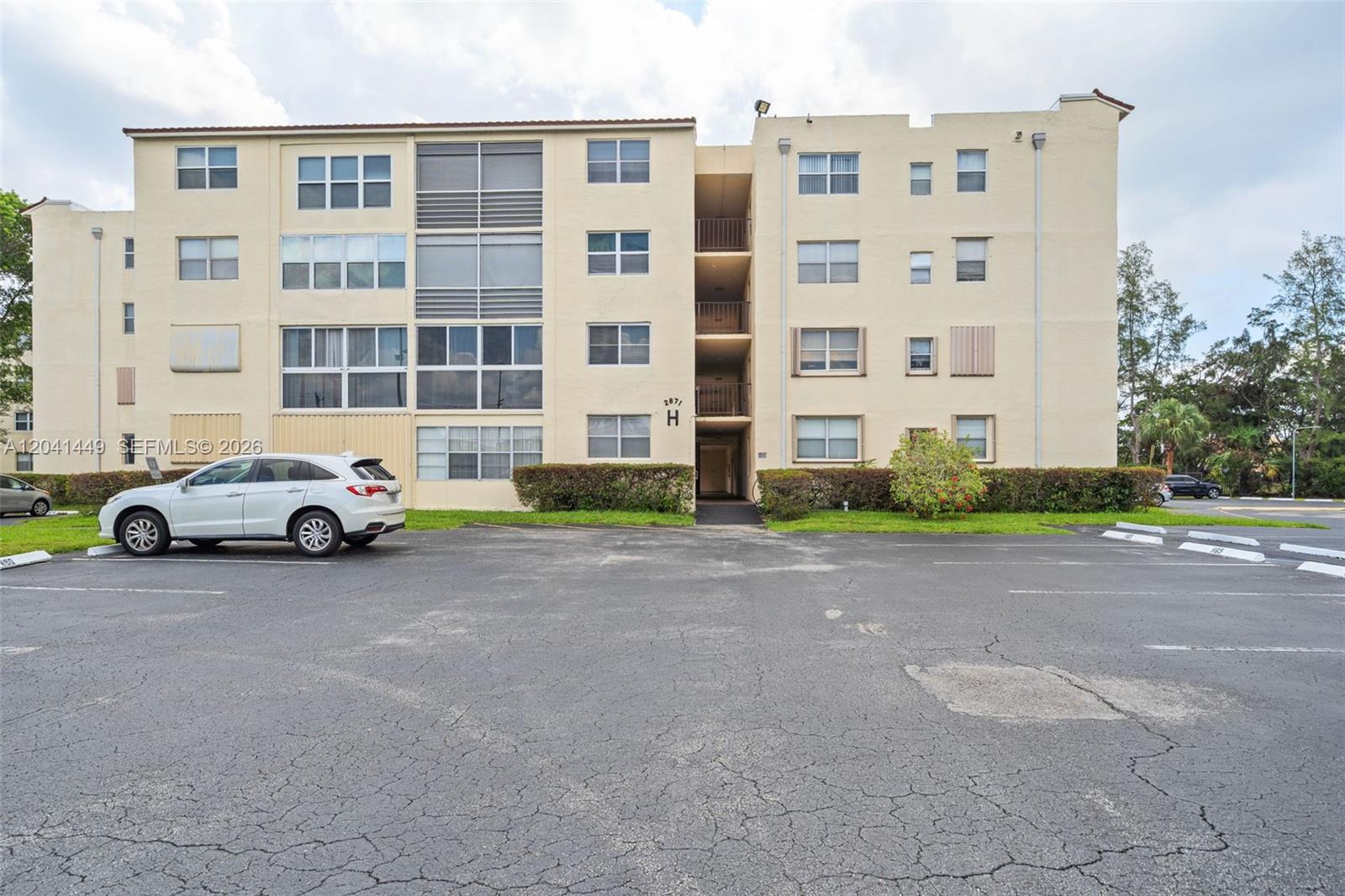 2871 Somerset Dr # 102, Lauderdale Lakes FL 33311