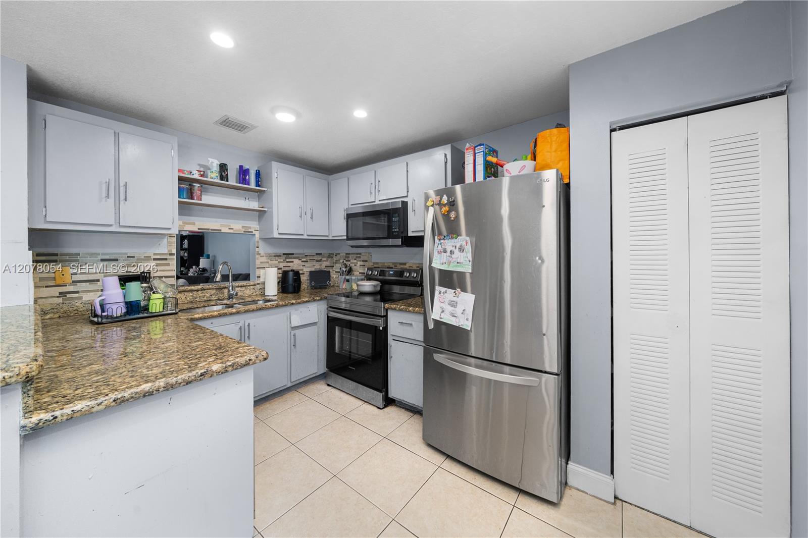 1293 Sussex Dr — Photo 2