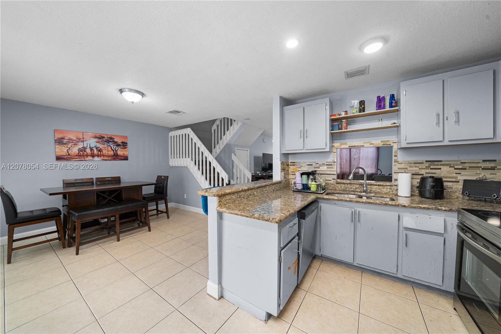 1293 Sussex Dr — Photo 4