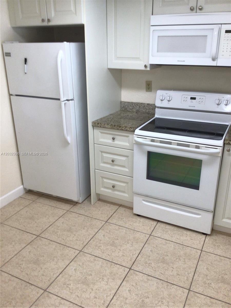 10975 SW 107th St # 302, Miami FL 33176