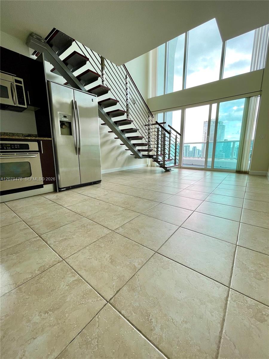 41 SE 5th St # 2405 — Photo 3