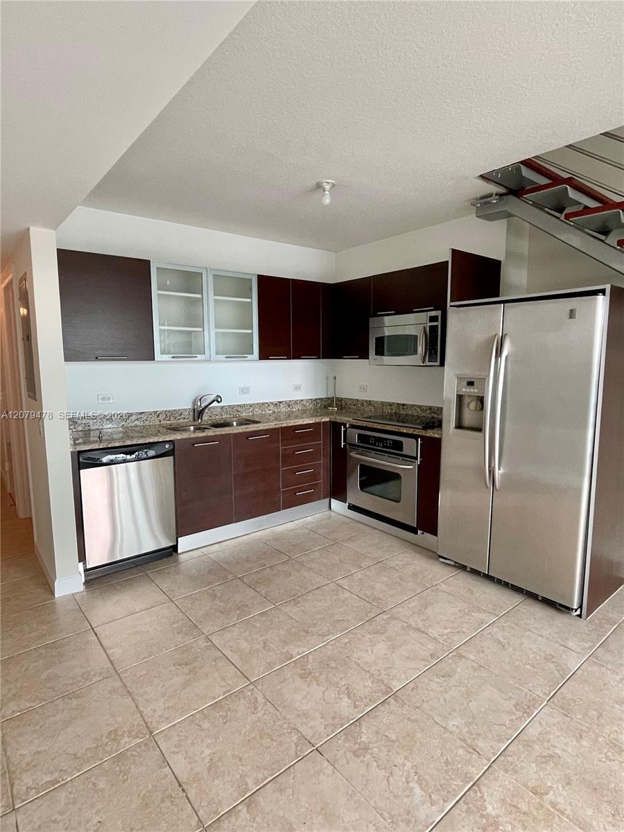 41 SE 5th St # 2405 — Photo 4