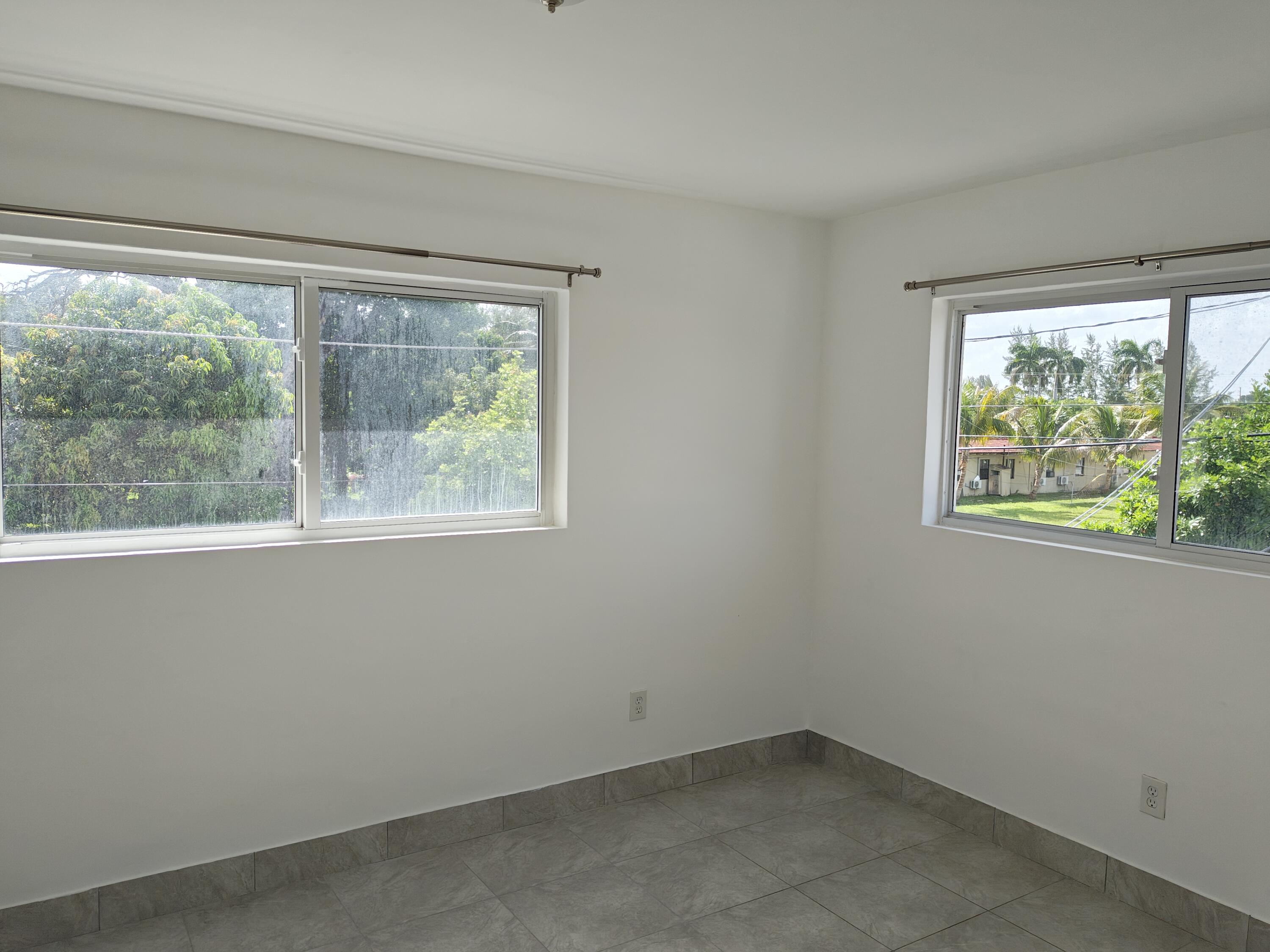2719 LINCOLN Street # 6 — Photo 3