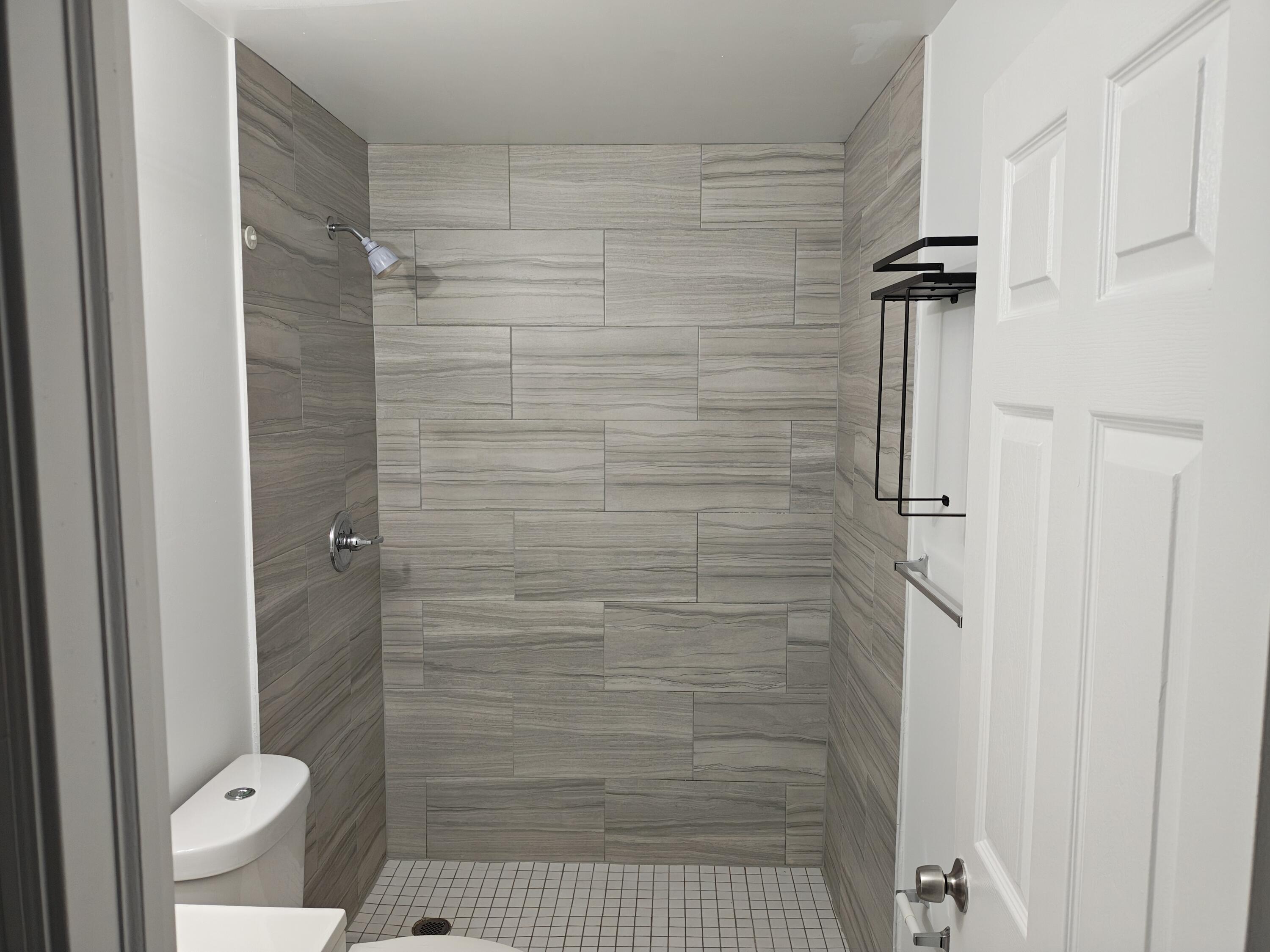 2719 LINCOLN Street # 6 — Photo 4