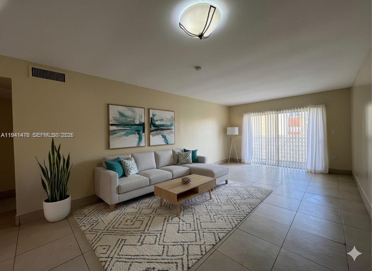 3700 NW 21st St # 304, Lauderdale Lakes FL 33311