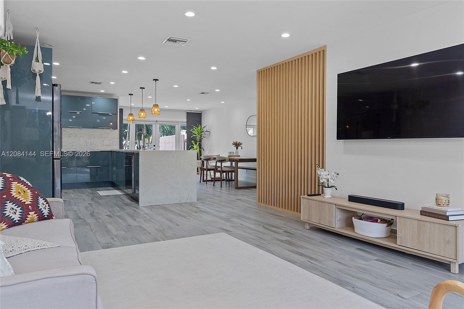 4868 Sheridan St # 5 — Photo 3