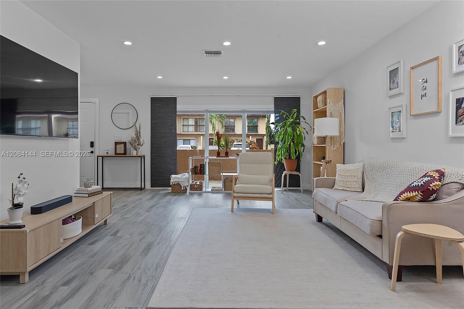 4868 Sheridan St # 5 — Photo 5