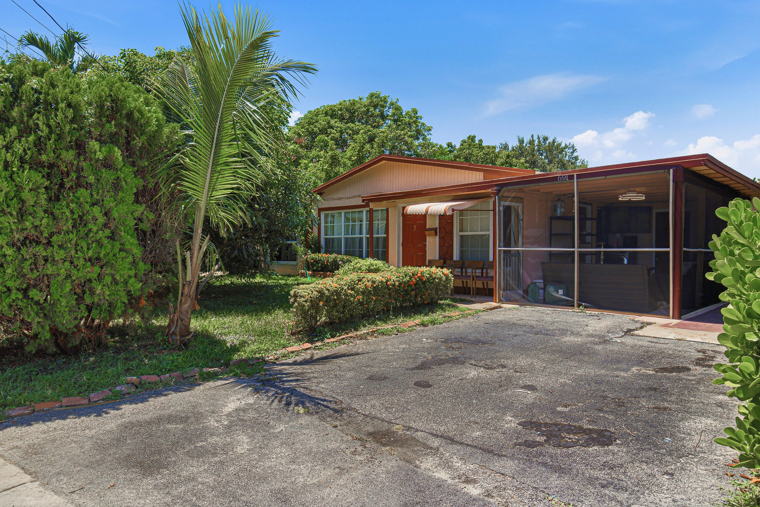 691 NW 20TH Court — Photo 5