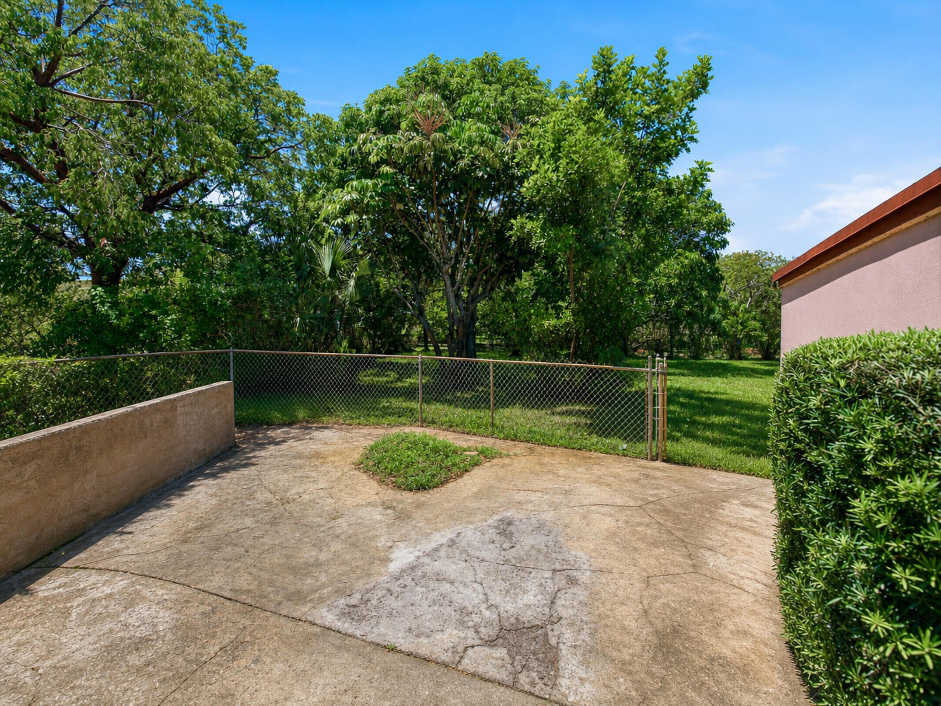 691 NW 20TH Court — Photo 4