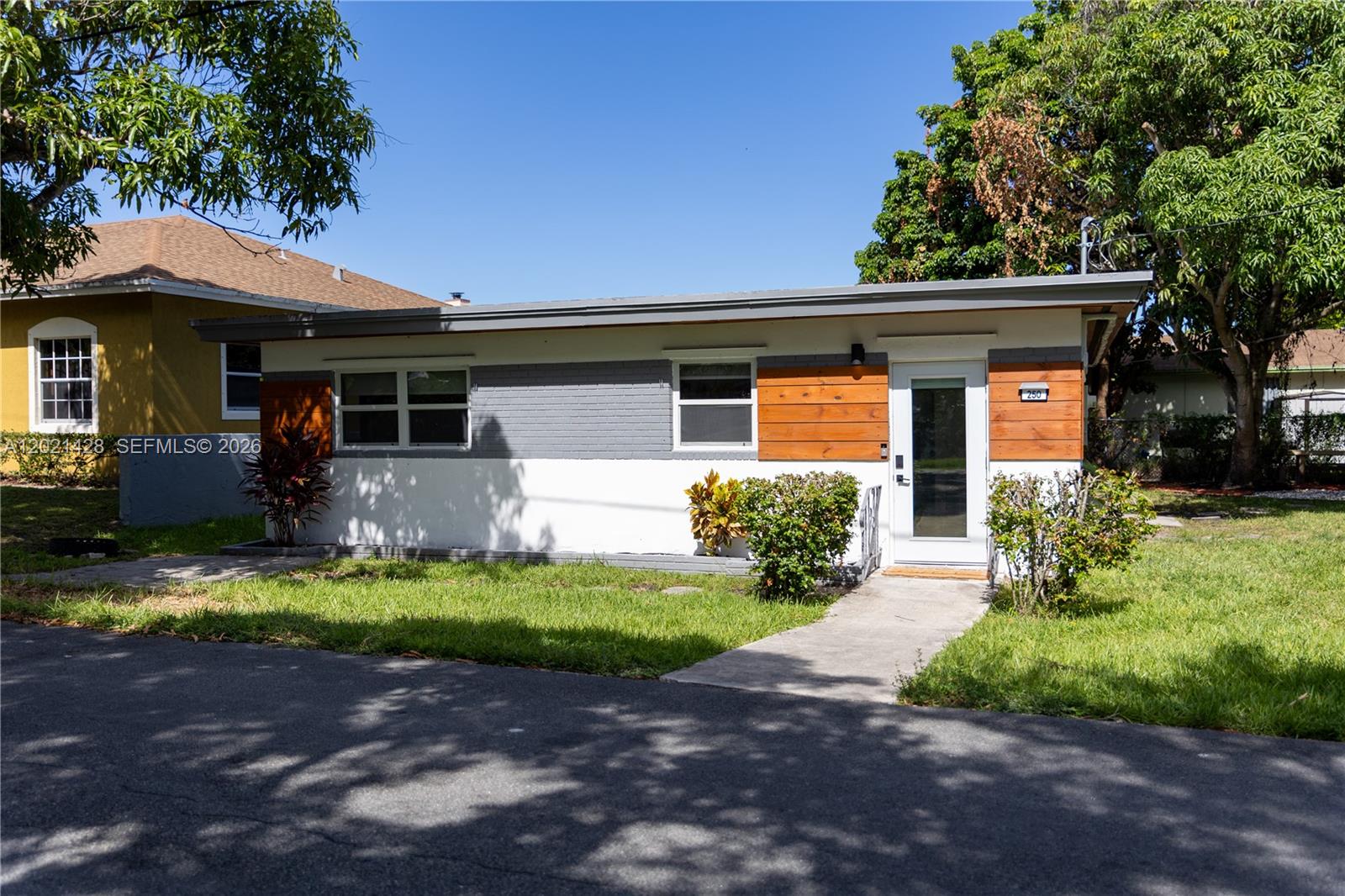250 NW 14th Way, Dania Beach FL 33004