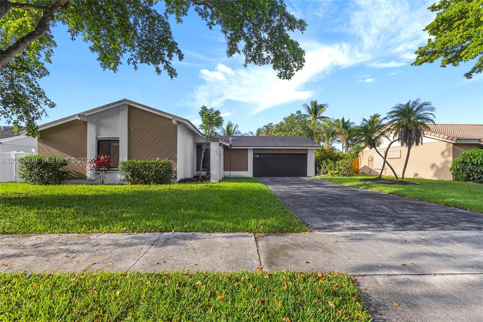 11905 Sailboat Dr — Photo 2