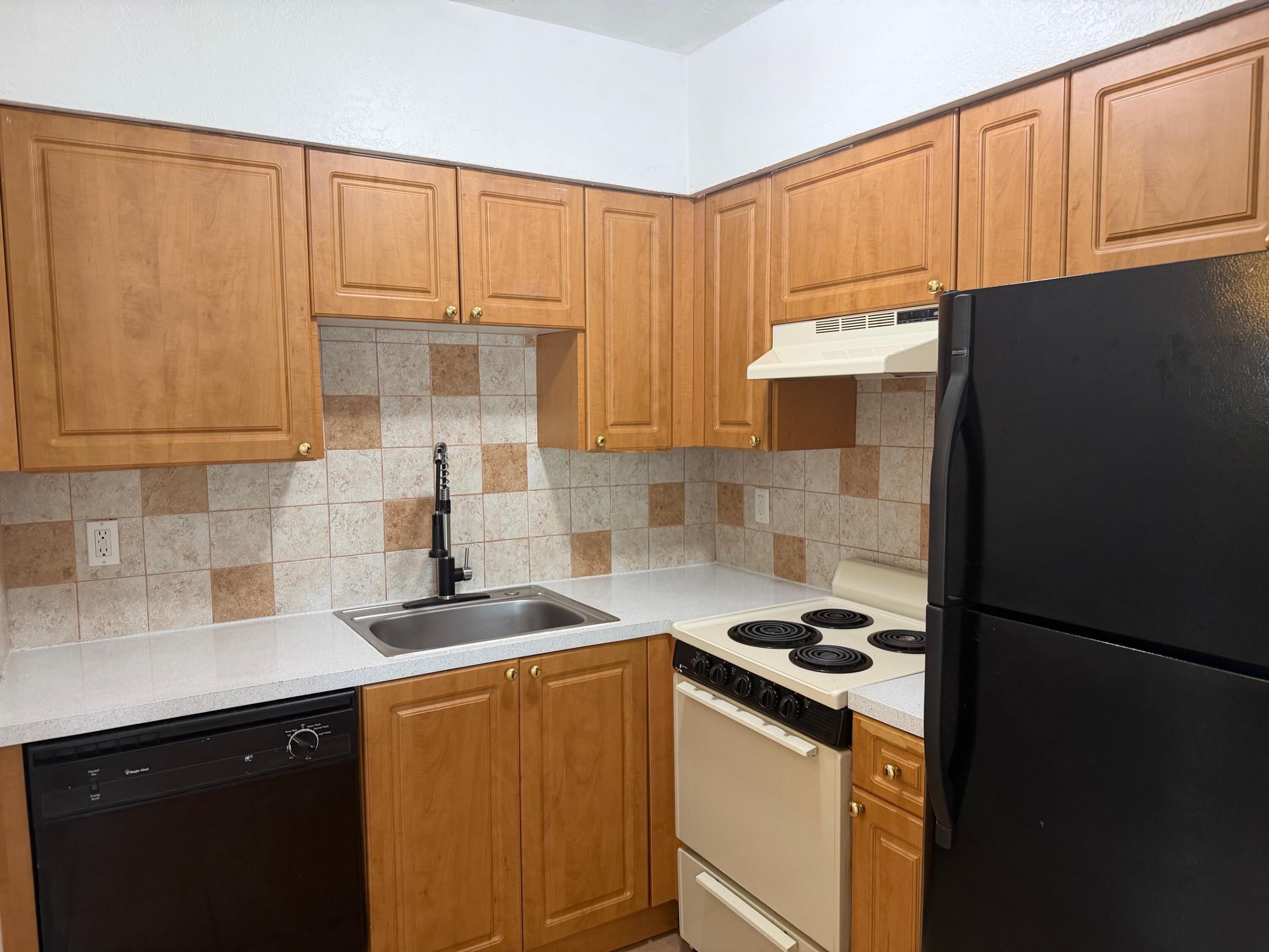 2607 NE 8TH Avenue # 3 — Photo 4