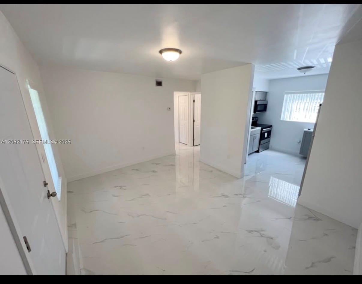 752 NW 4th St # 5 — Photo 2