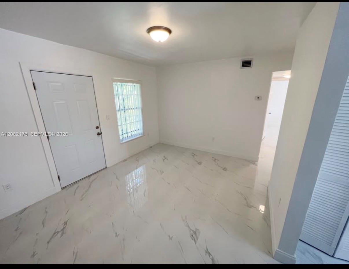 752 NW 4th St # 5 — Photo 3