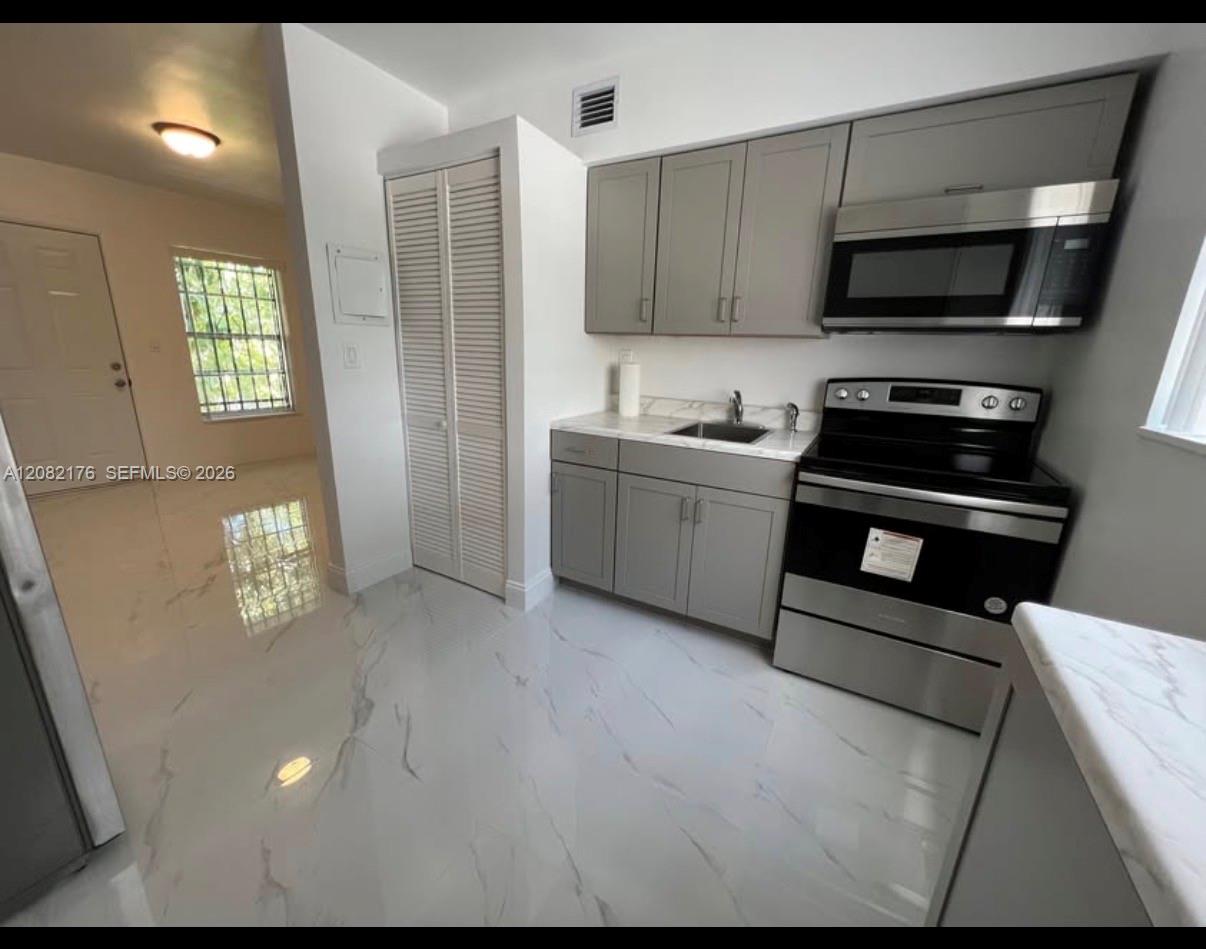 752 NW 4th St # 5 — Photo 5