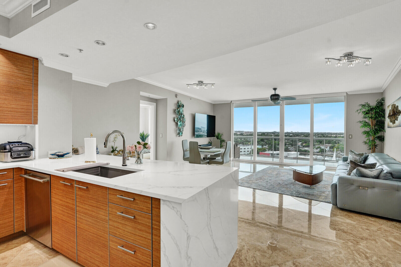 1 N Ocean Boulevard # 814 — Photo 4