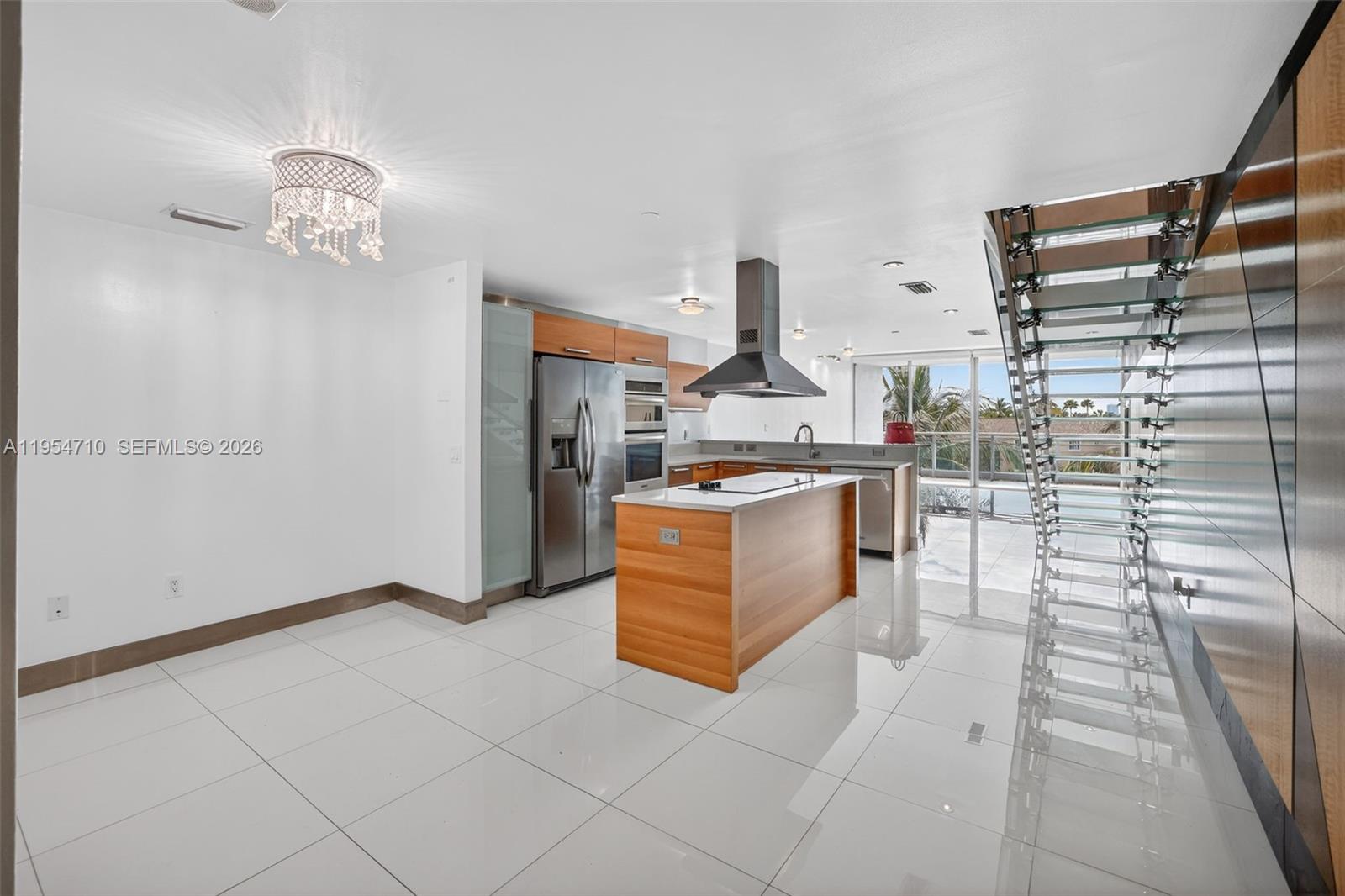2950 NE 188th St # 302, Aventura FL 33180