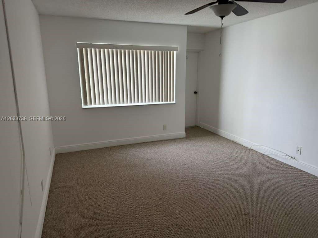 140 Lakeview Dr # 211 — Photo 2